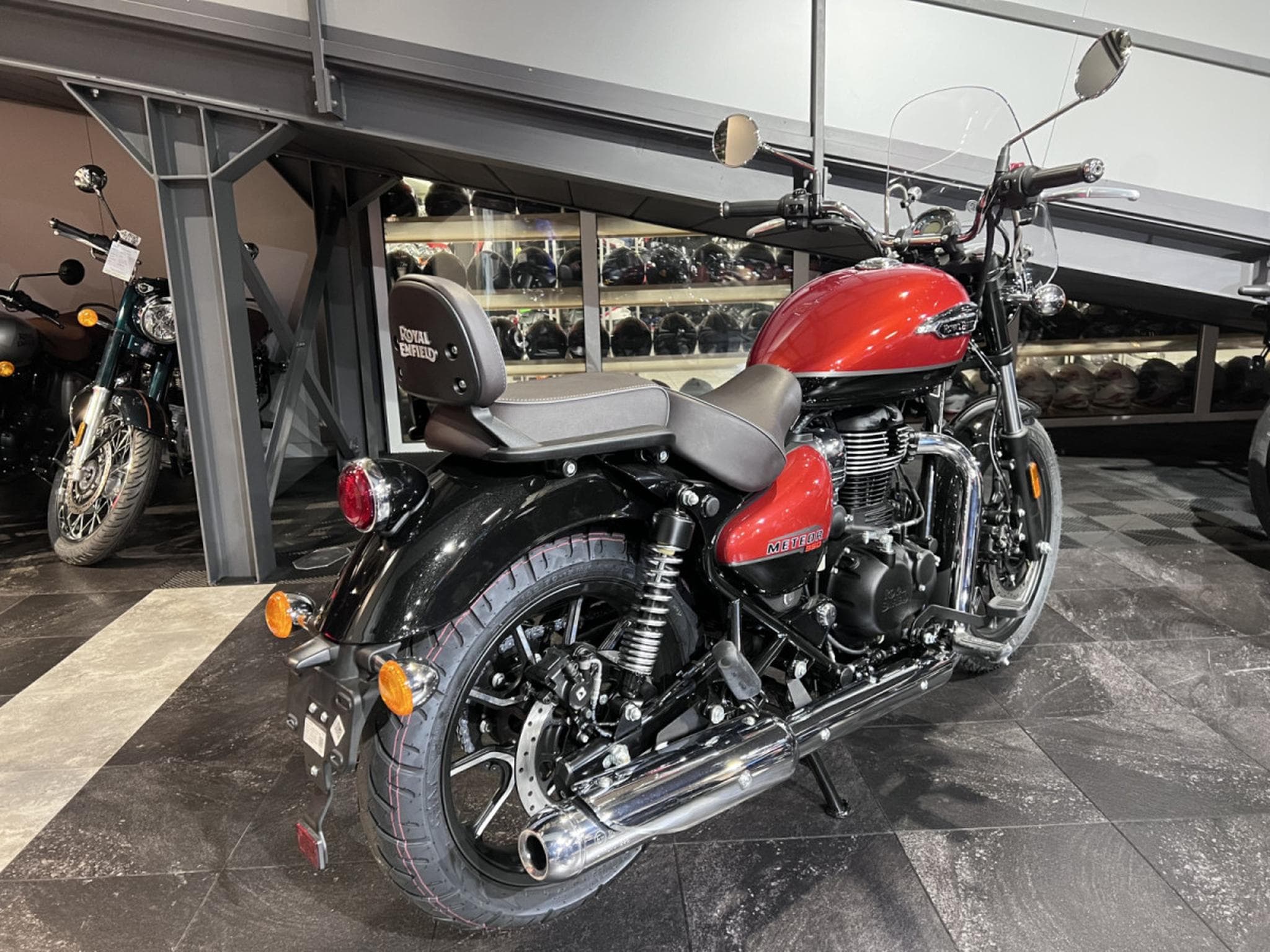 Royal Enfield Meteor SUPERNOVA RED (2024) - Photo 2