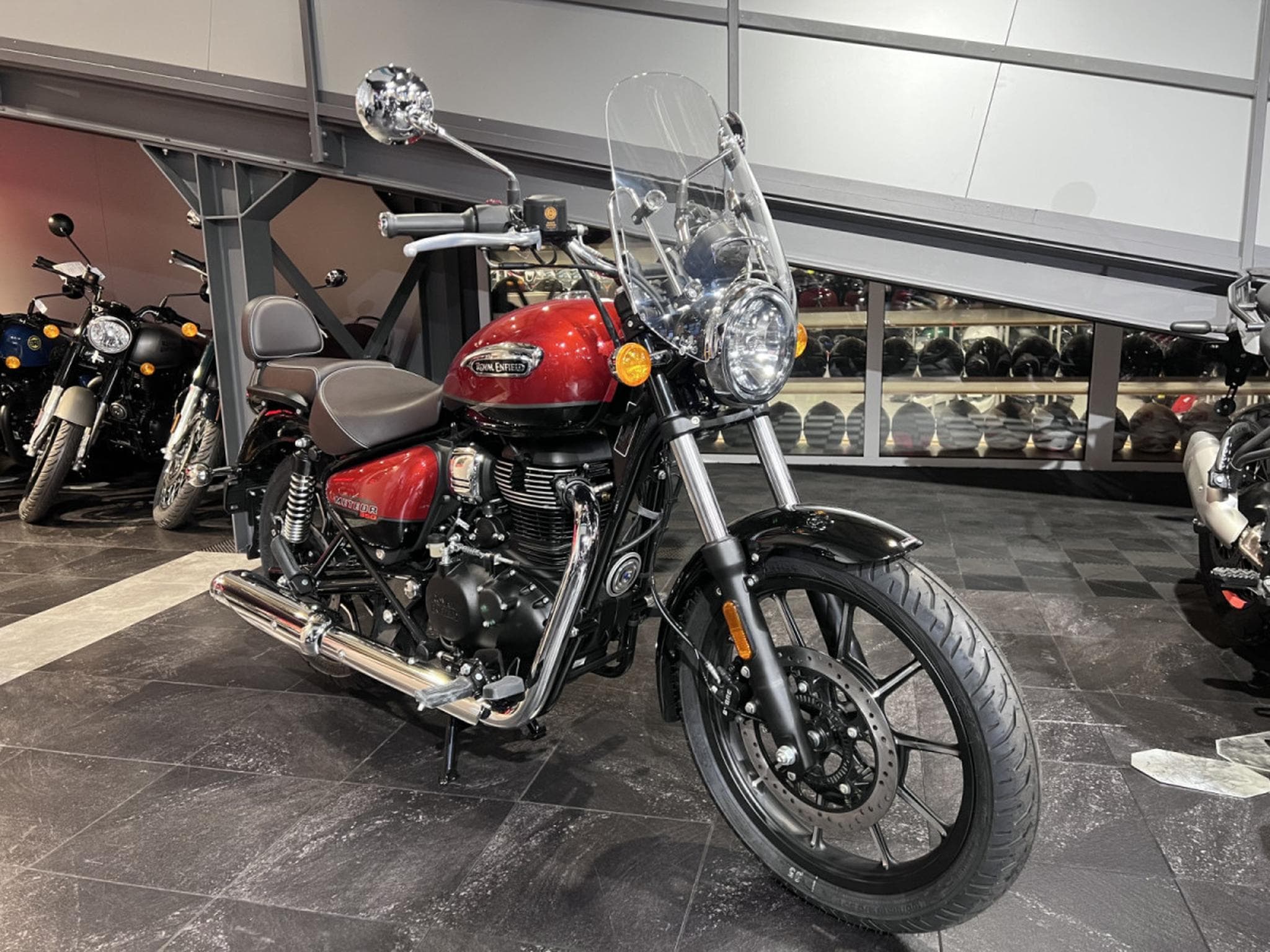 Royal Enfield Meteor SUPERNOVA RED (2024) - Photo 6