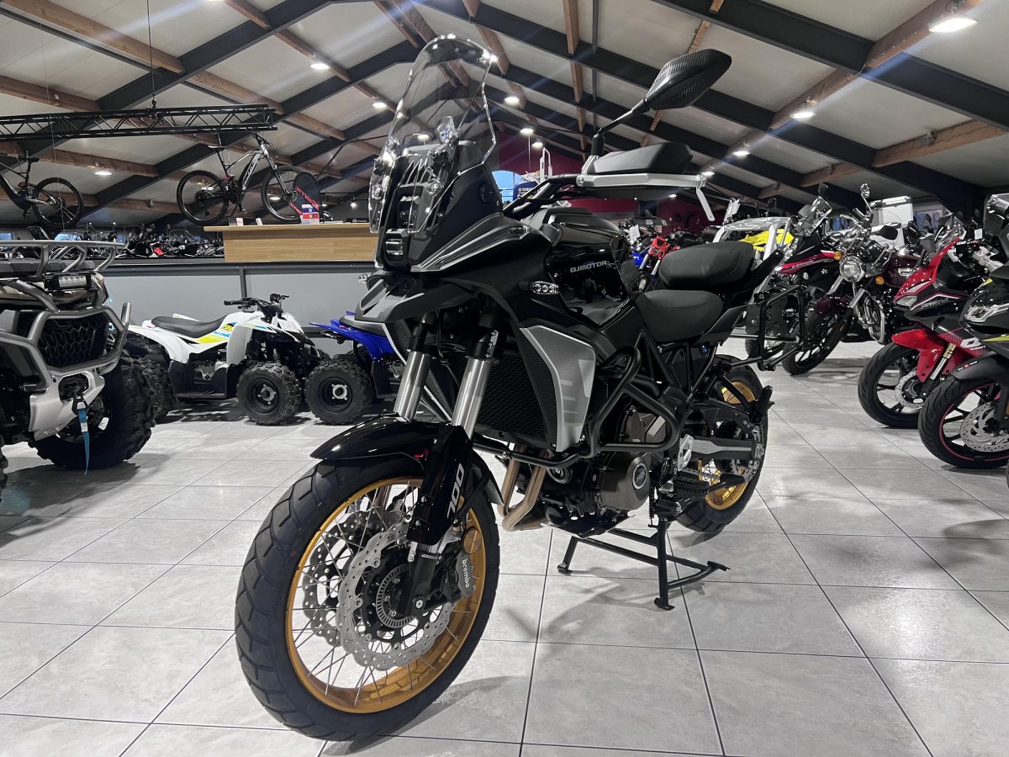 QJmotor SRT 700 SX TOURING (2026) - Foto 2