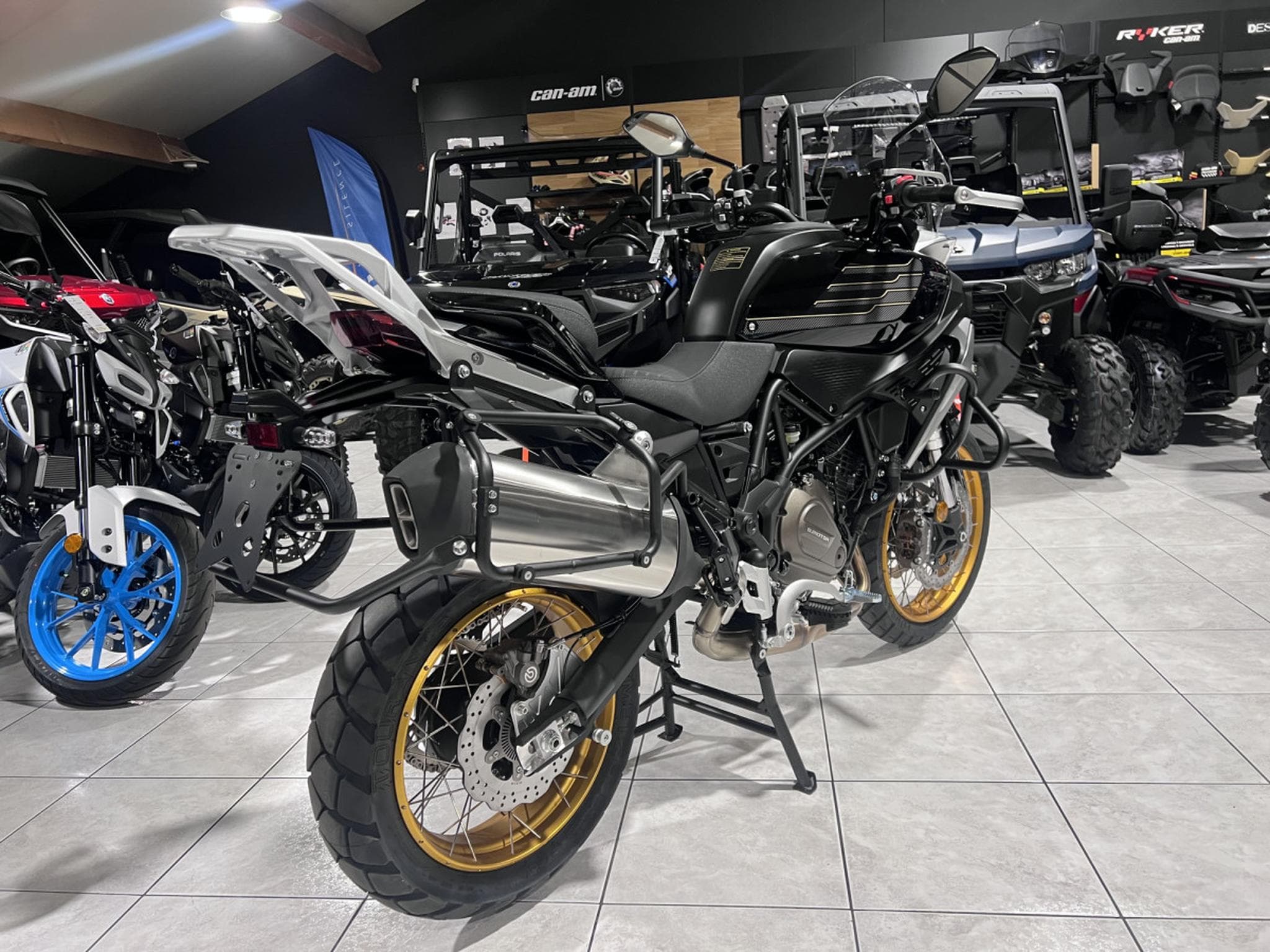 QJmotor SRT 700 SX TOURING (2026) - Foto 3