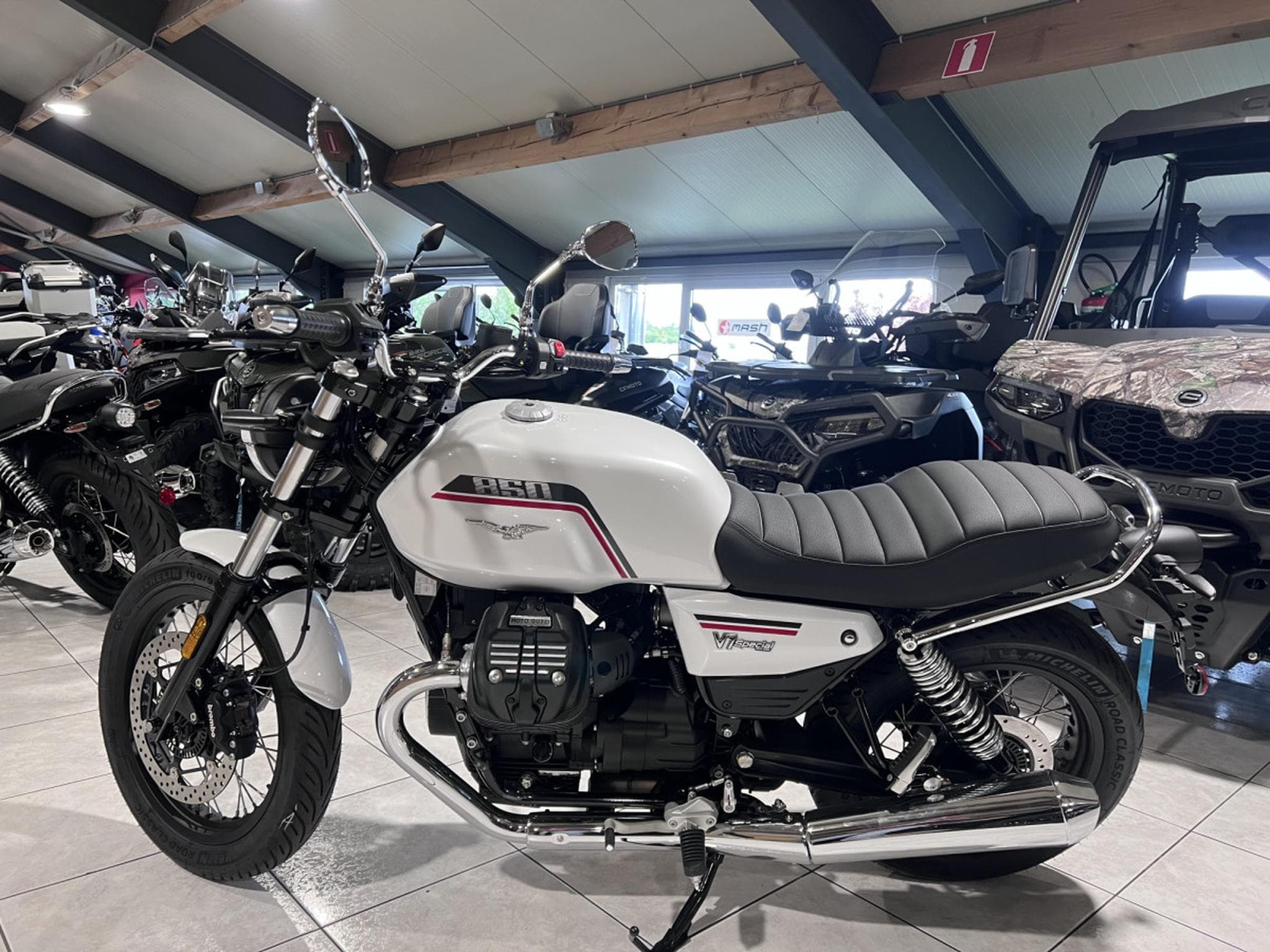 Moto Guzzi V7 SPECIAL (2026) - Photo 4
