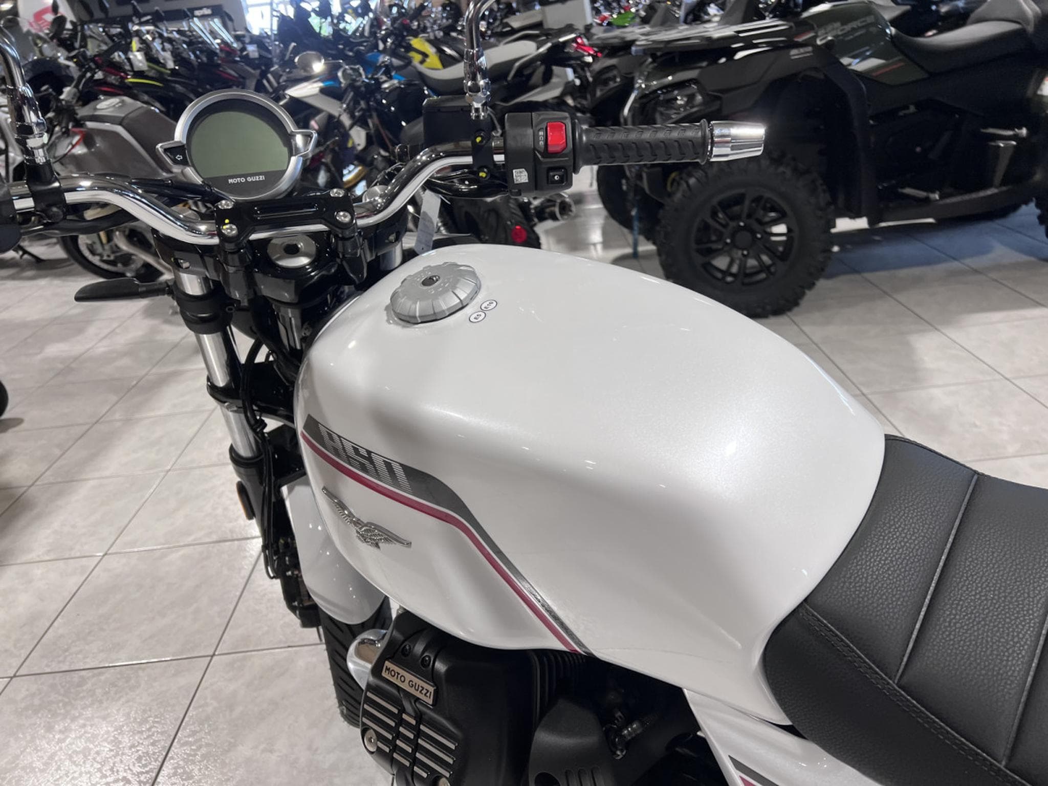 Moto Guzzi V7 SPECIAL (2026) - Photo 6