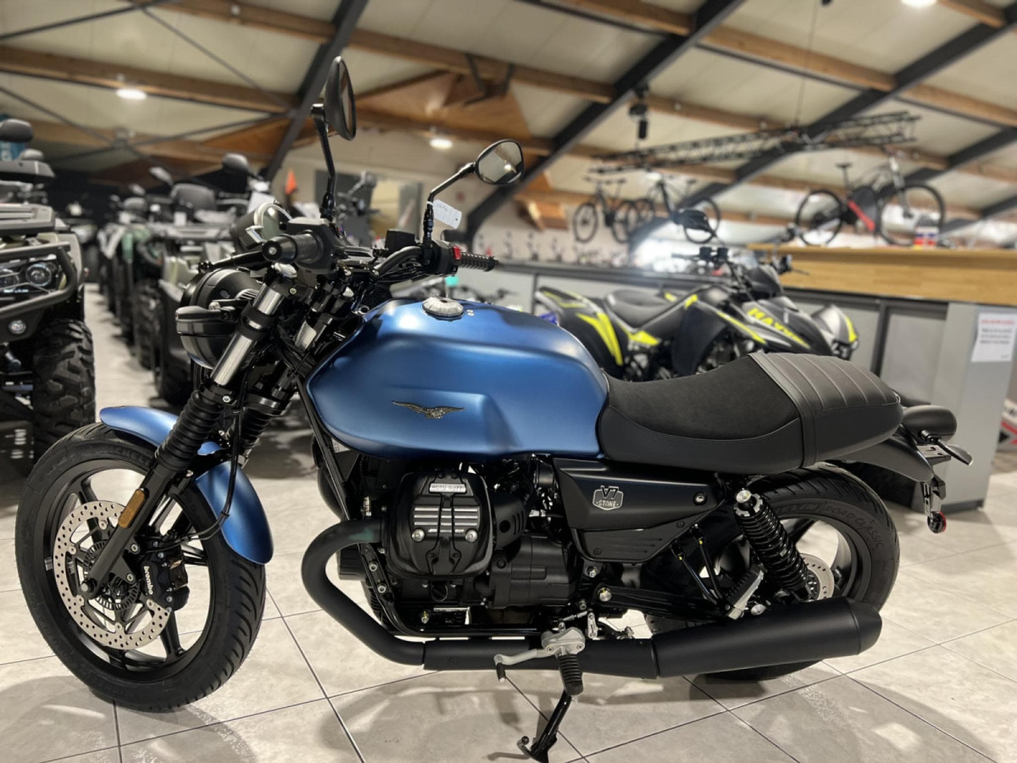Moto Guzzi V7 STONE (2026) - Photo 4