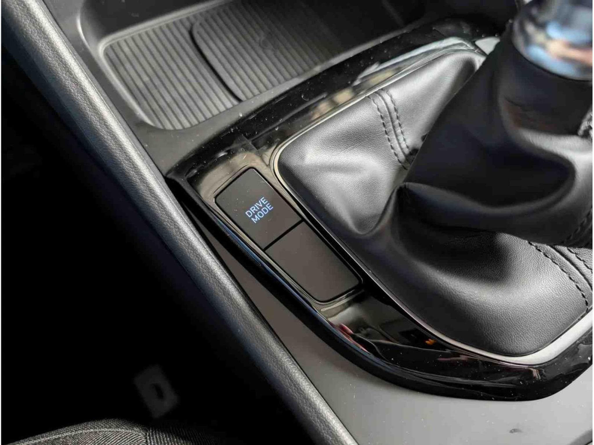 Hyundai Tucson 1.6 T-GDI AUTO 160 E-Motion (2025) - Photo 15