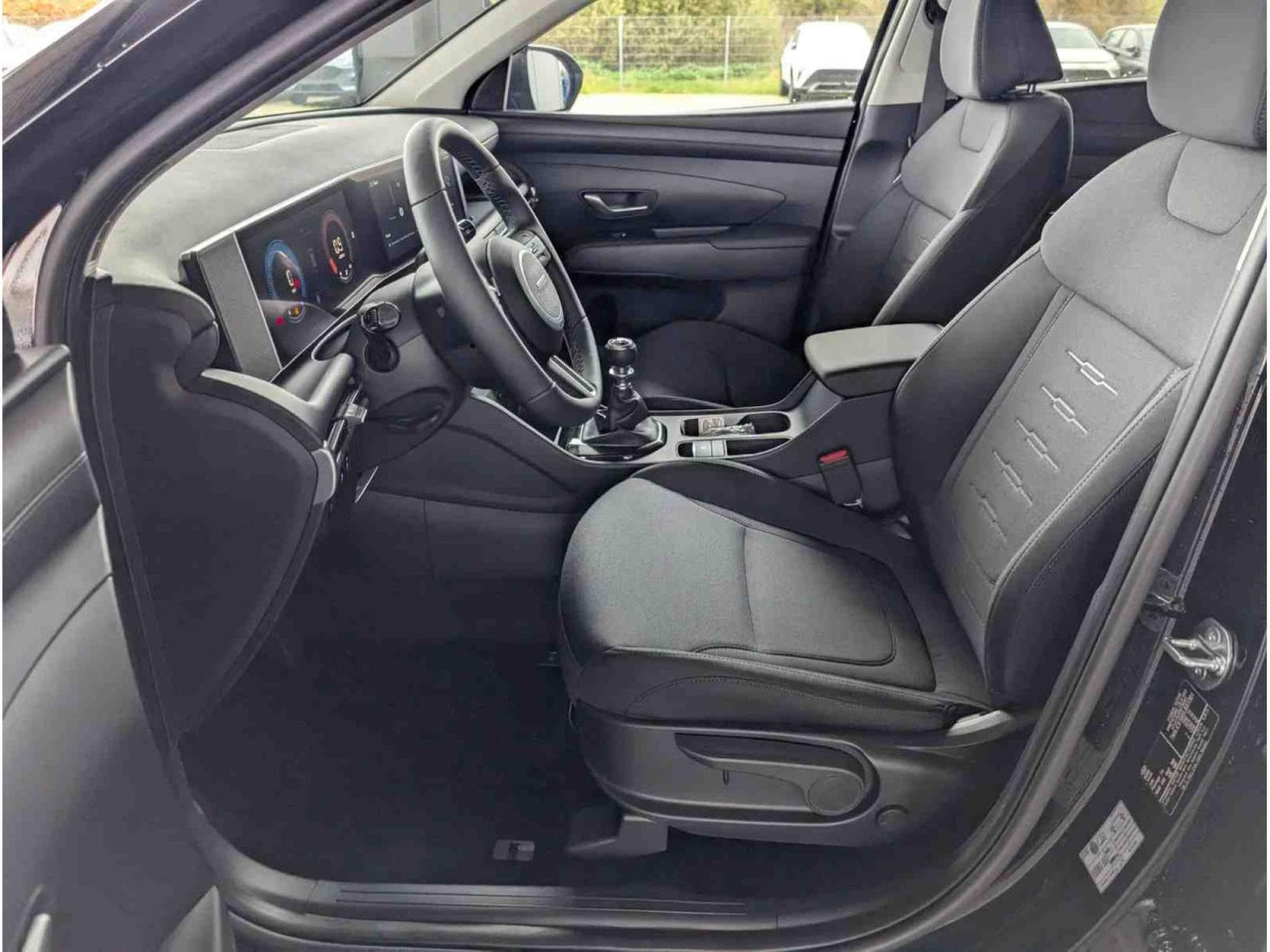 Hyundai Tucson 1.6 T-GDI AUTO 160 E-Motion (2025) - Photo 6