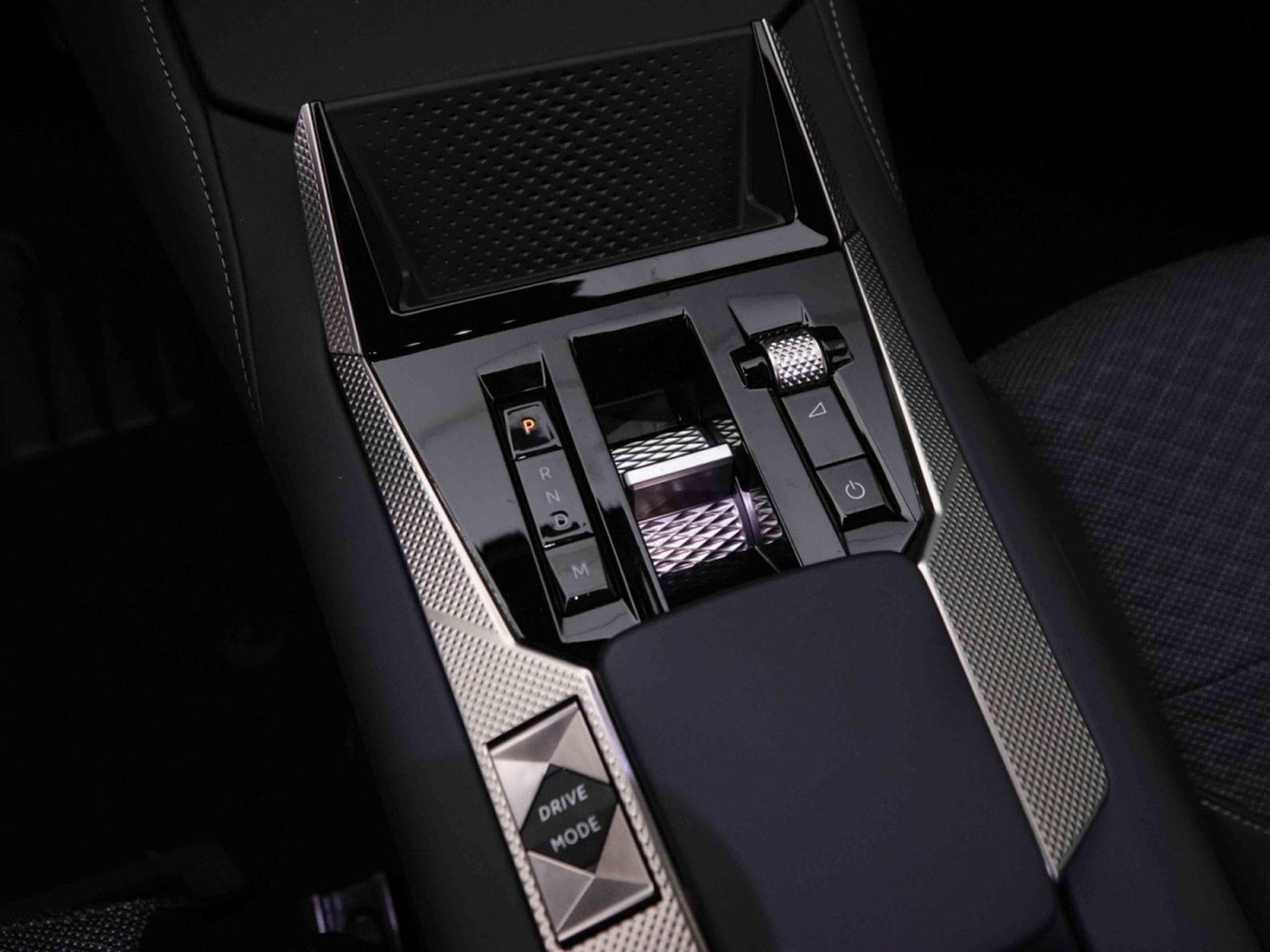 DS Automobiles DS4 1.2 PureTech 136 e-DCS6 Pallas (2025) - Photo 15