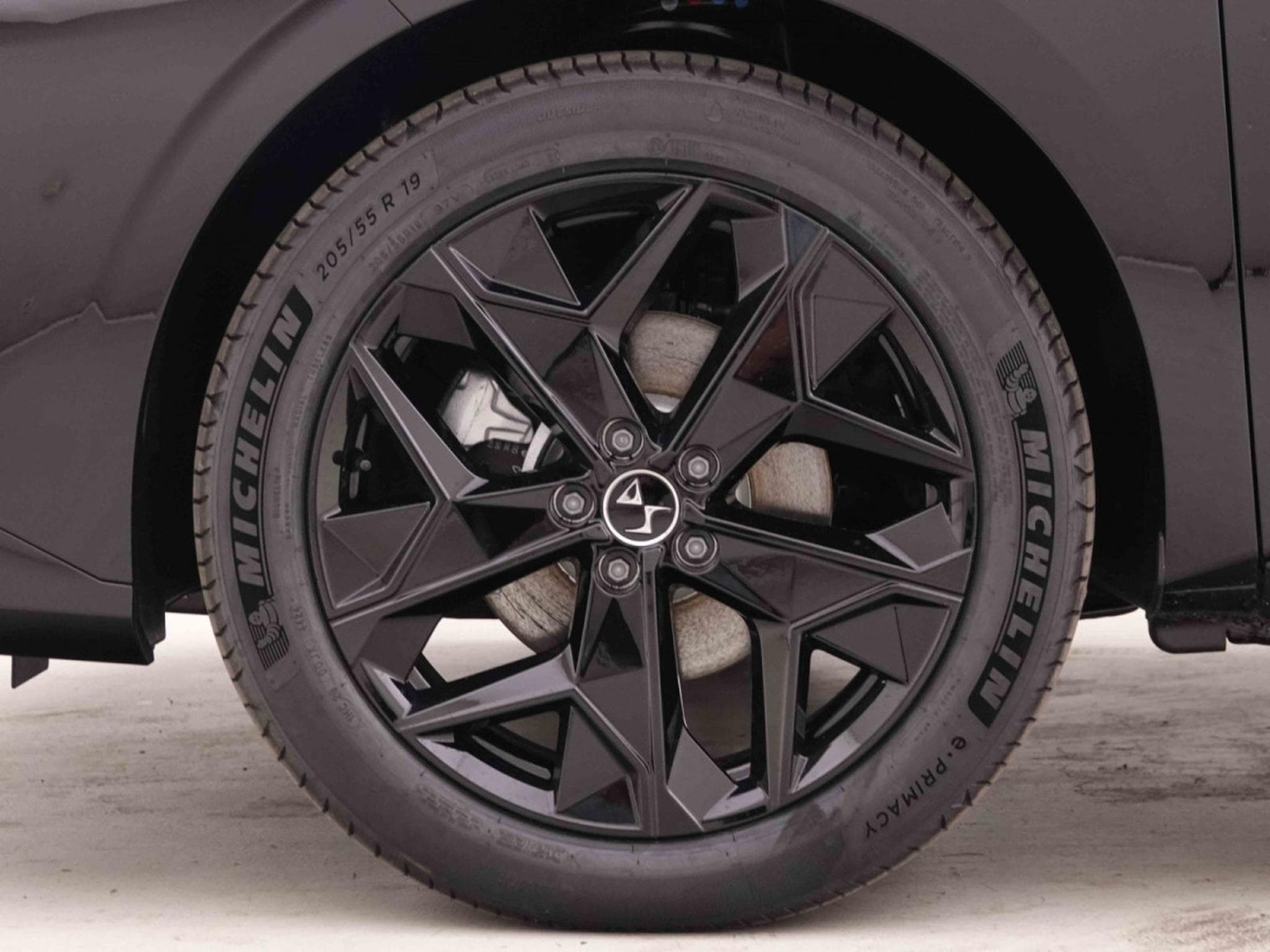 DS Automobiles DS4 1.2 PureTech 136 e-DCS6 Pallas (2025) - Photo 4