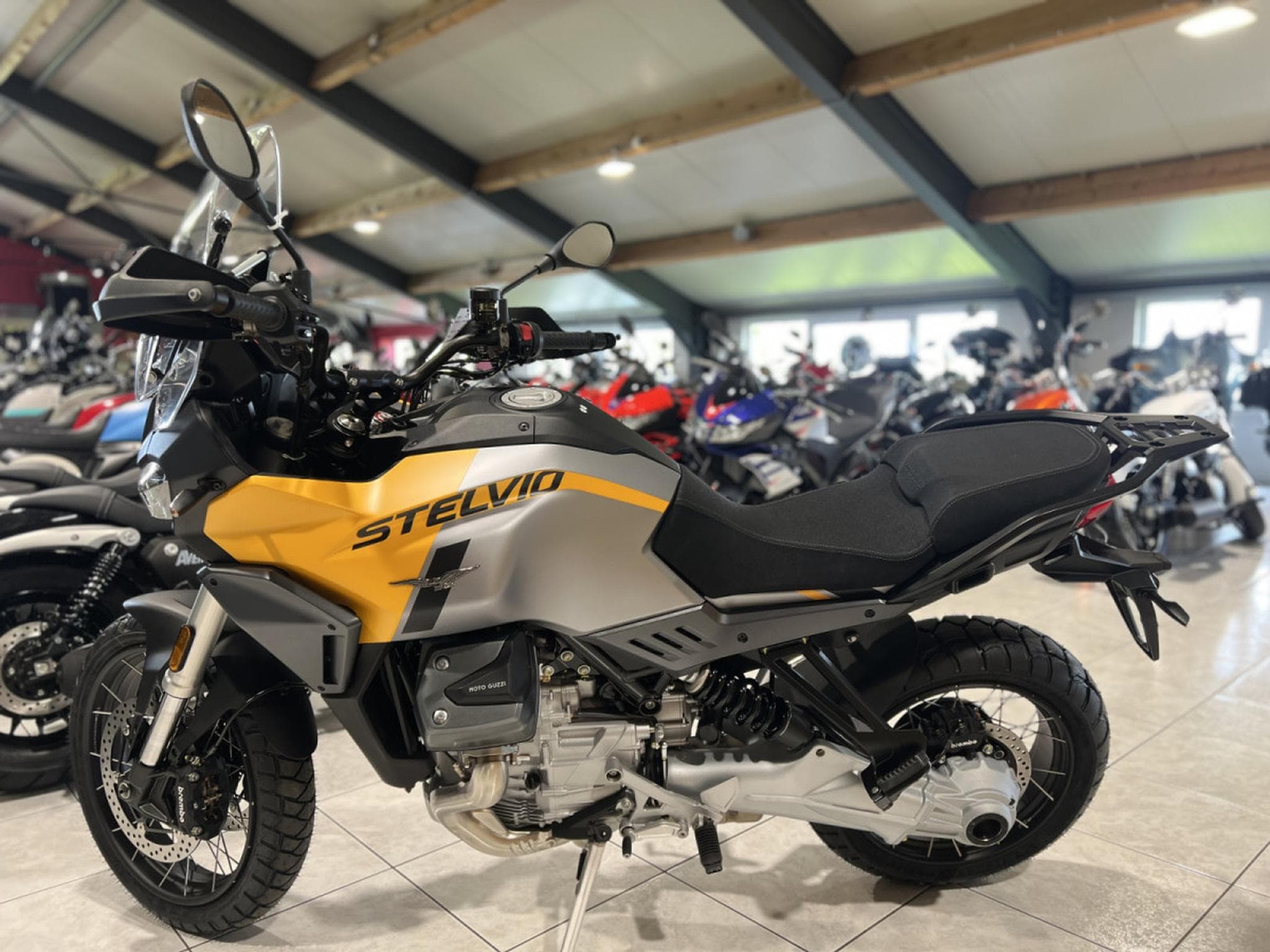 Moto Guzzi Stelvio 1000 (2026) - Photo 4