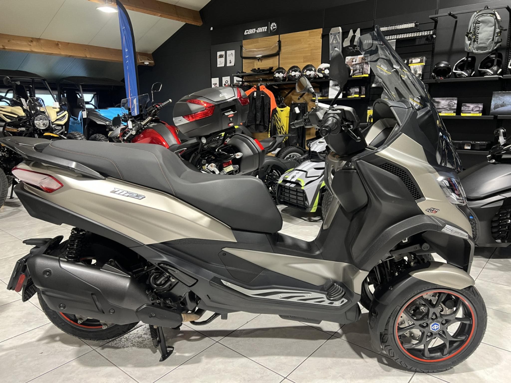 Piaggio MP3 (2023) - Photo 1