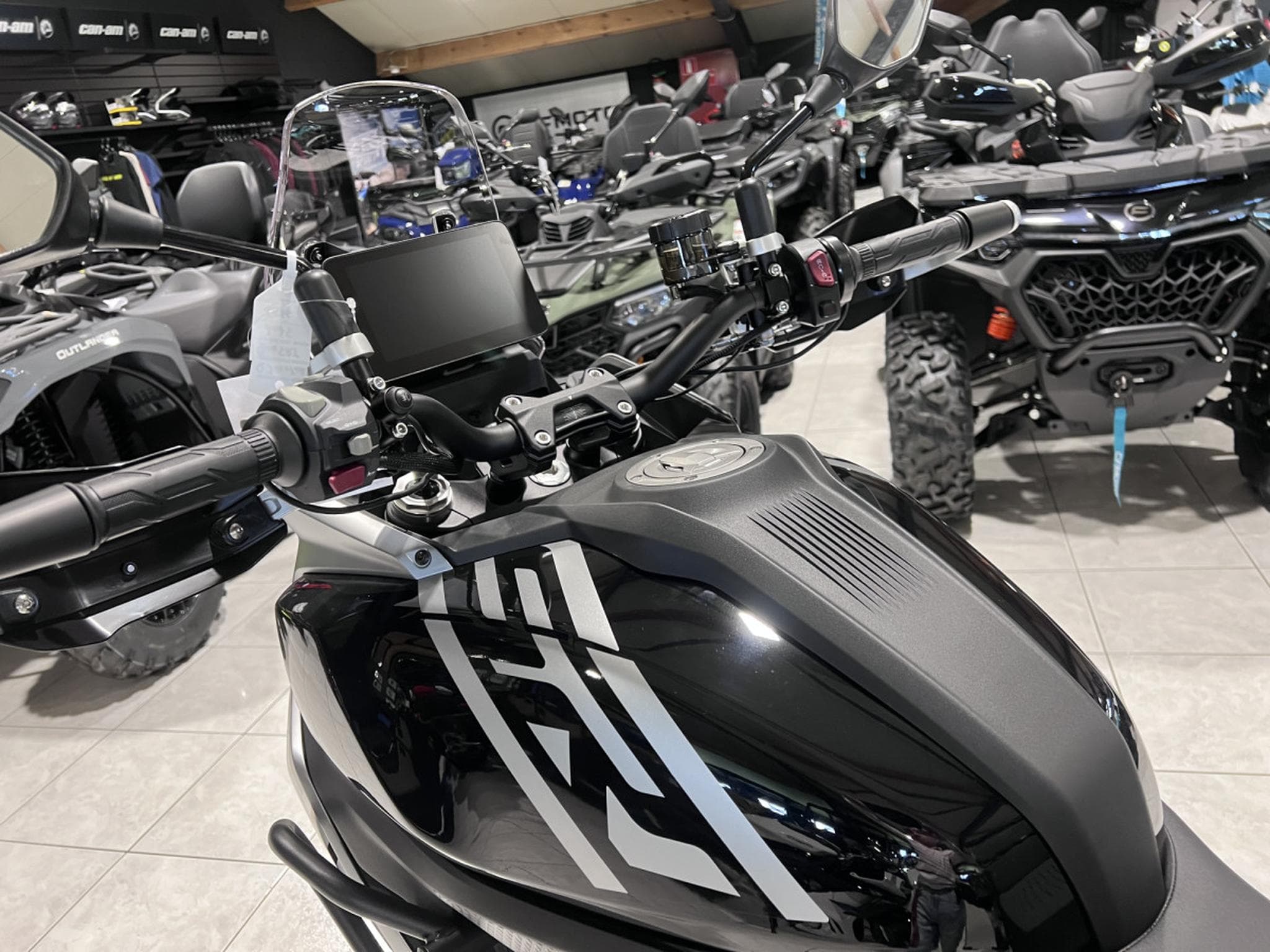 QJmotor SRT 600 SX TOURING (2026) - Foto 6