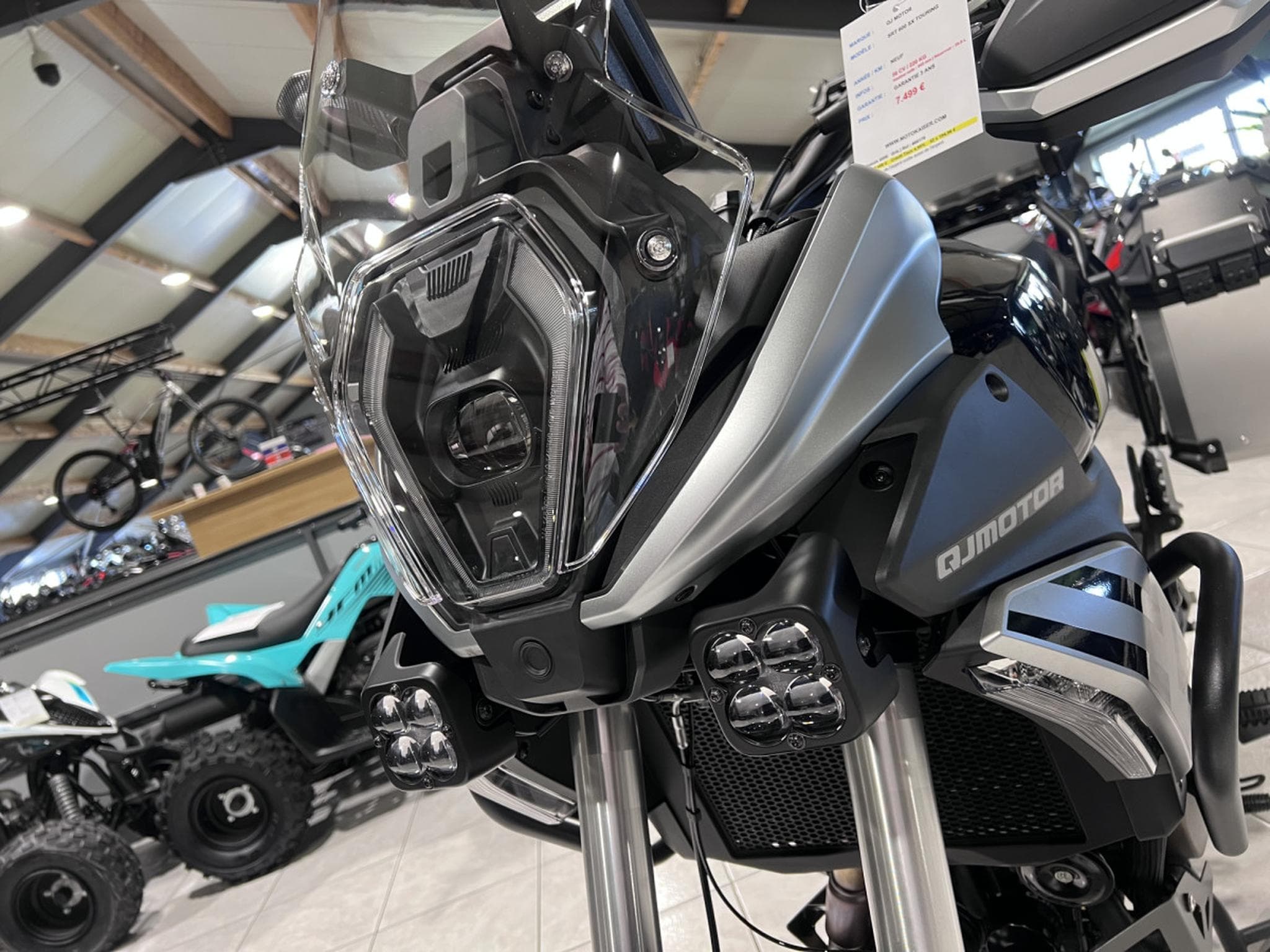 QJmotor SRT 600 SX TOURING (2026) - Foto 7