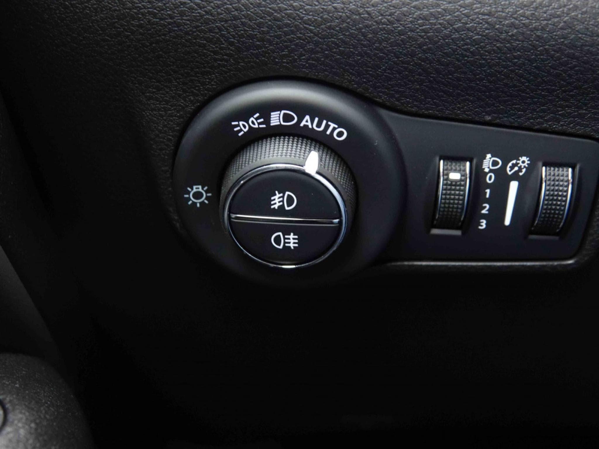 Jeep Compass 1.5 T4 e-Hybrid 131 DCT Altitude (2025) - Photo 15