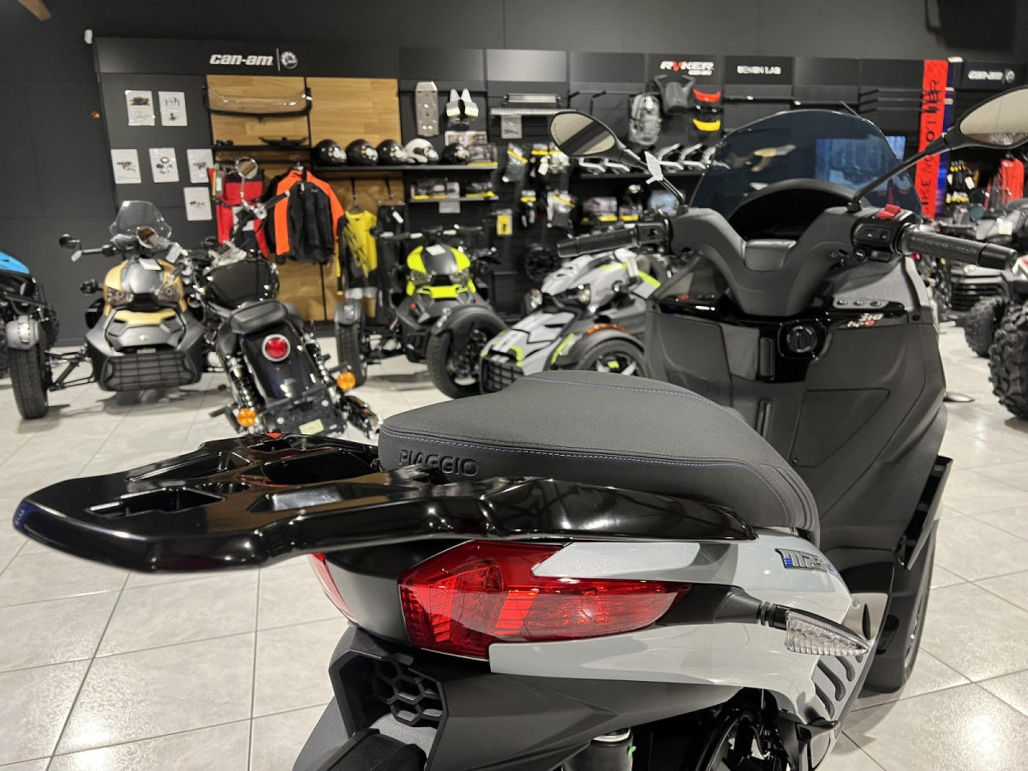 Piaggio MP3 310 SPORT (2026) - Photo 5