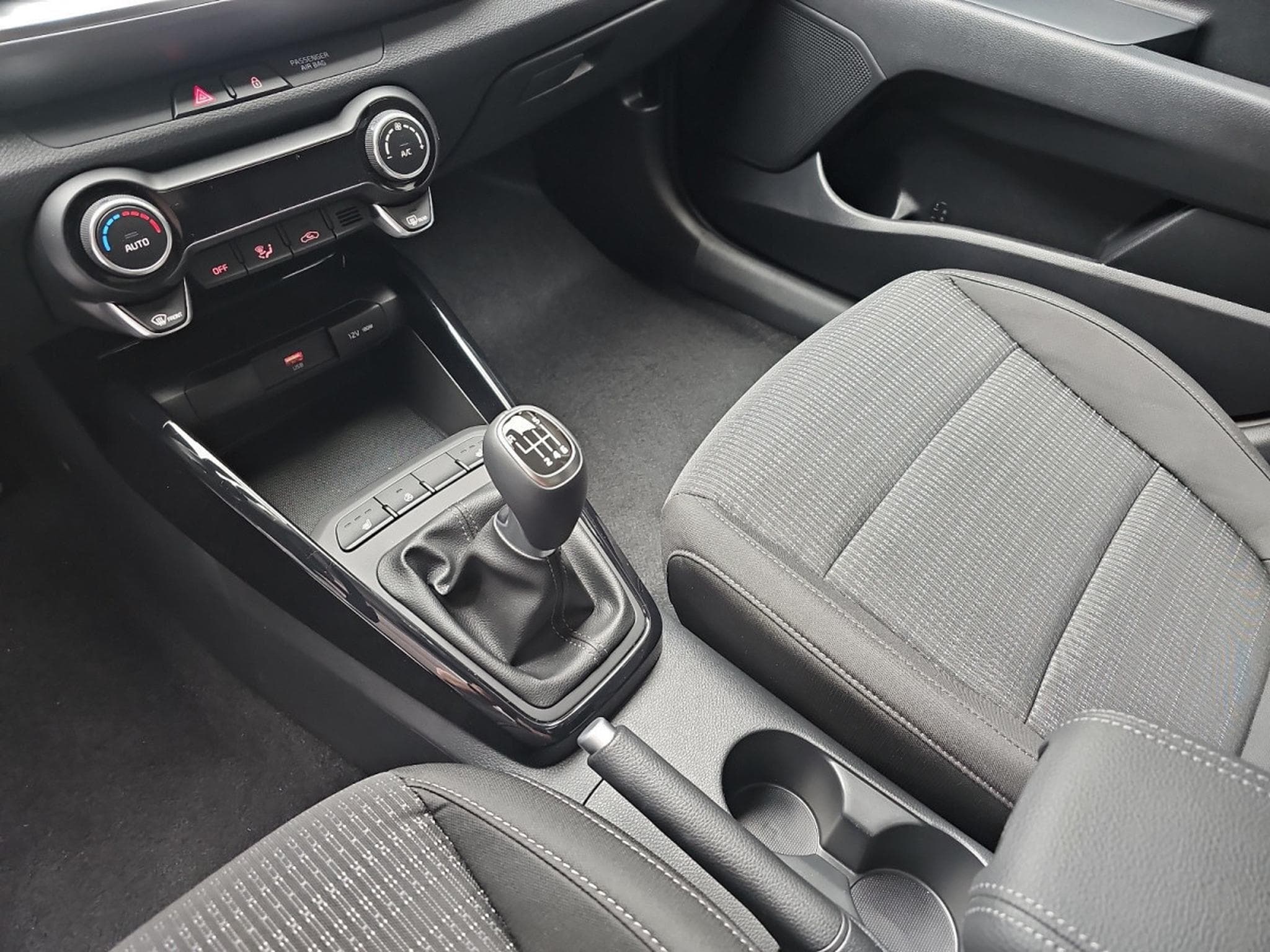 Kia Stonic 1.0 T-GDI 100 Vision (2026) - Photo 11