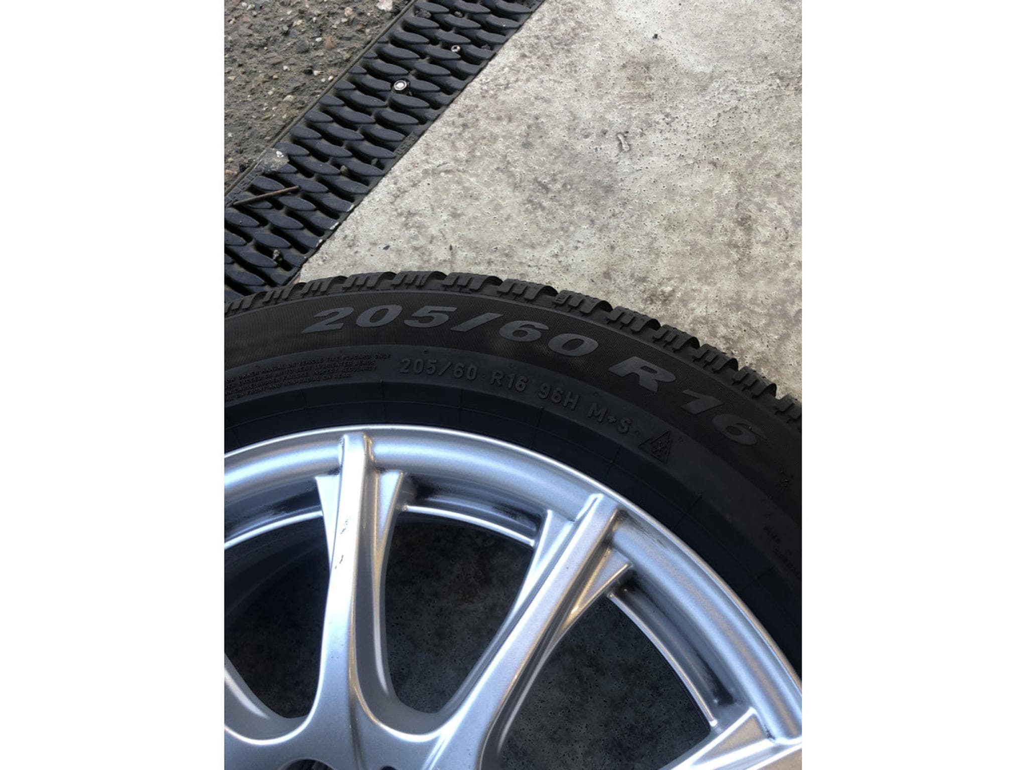 Jantes alu + Pneus h – 16" - Photo 4