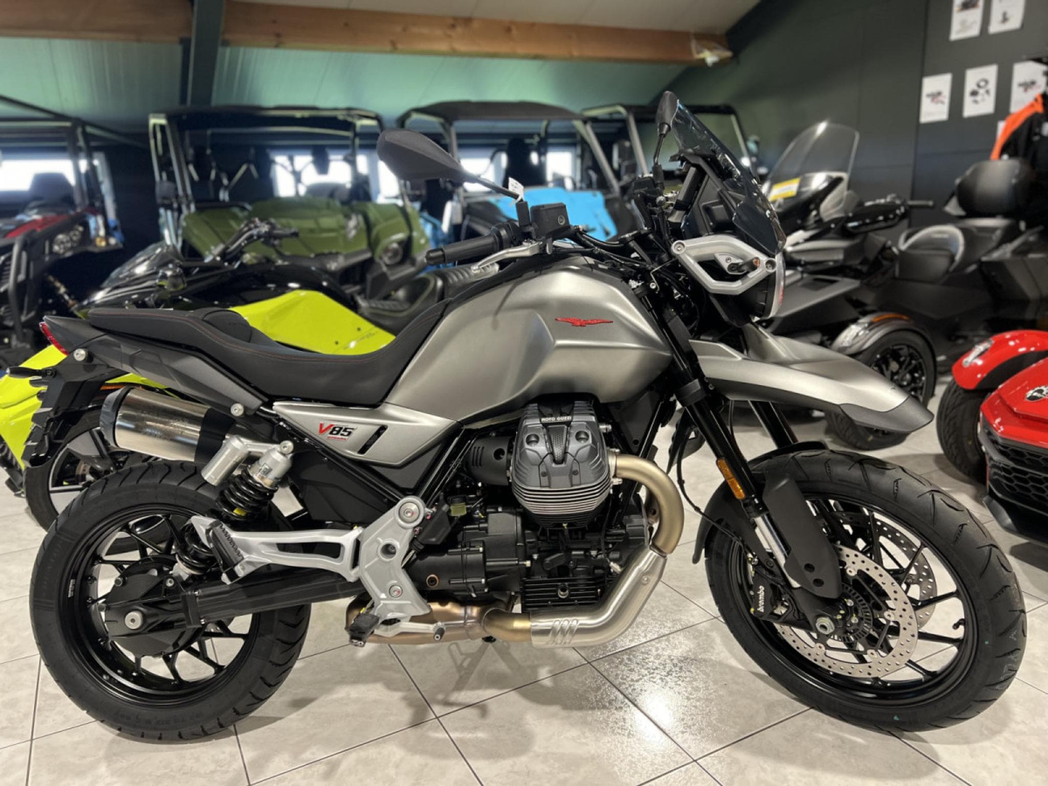 Moto Guzzi V85 TT  Strada (2026) - Foto 1