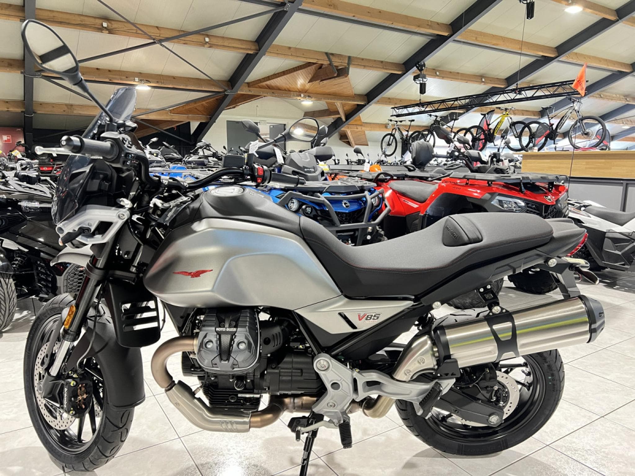 Moto Guzzi V85 TT  Strada (2026) - Foto 4