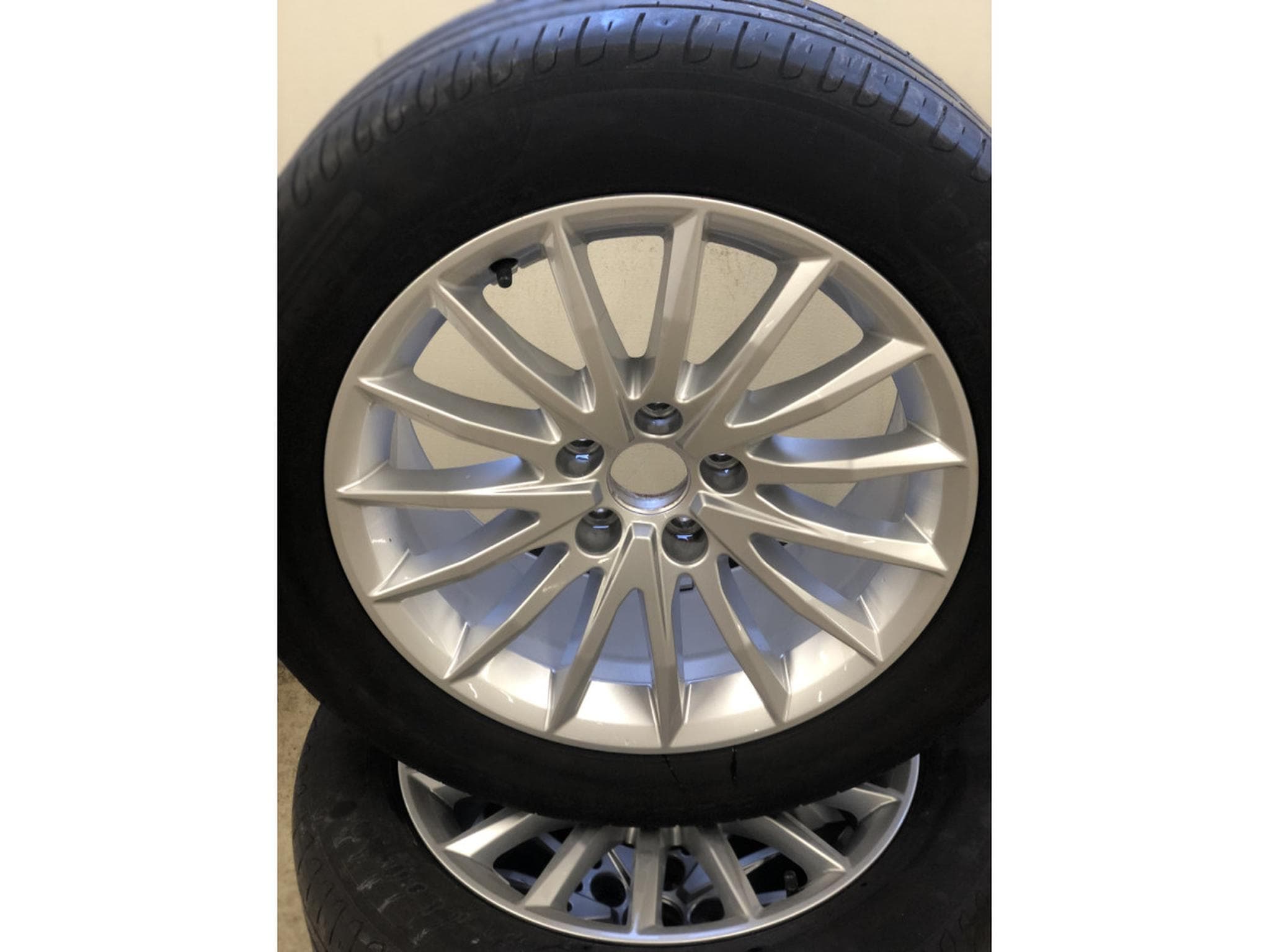 Jantes alu + Pneus é – 17" - Photo 2