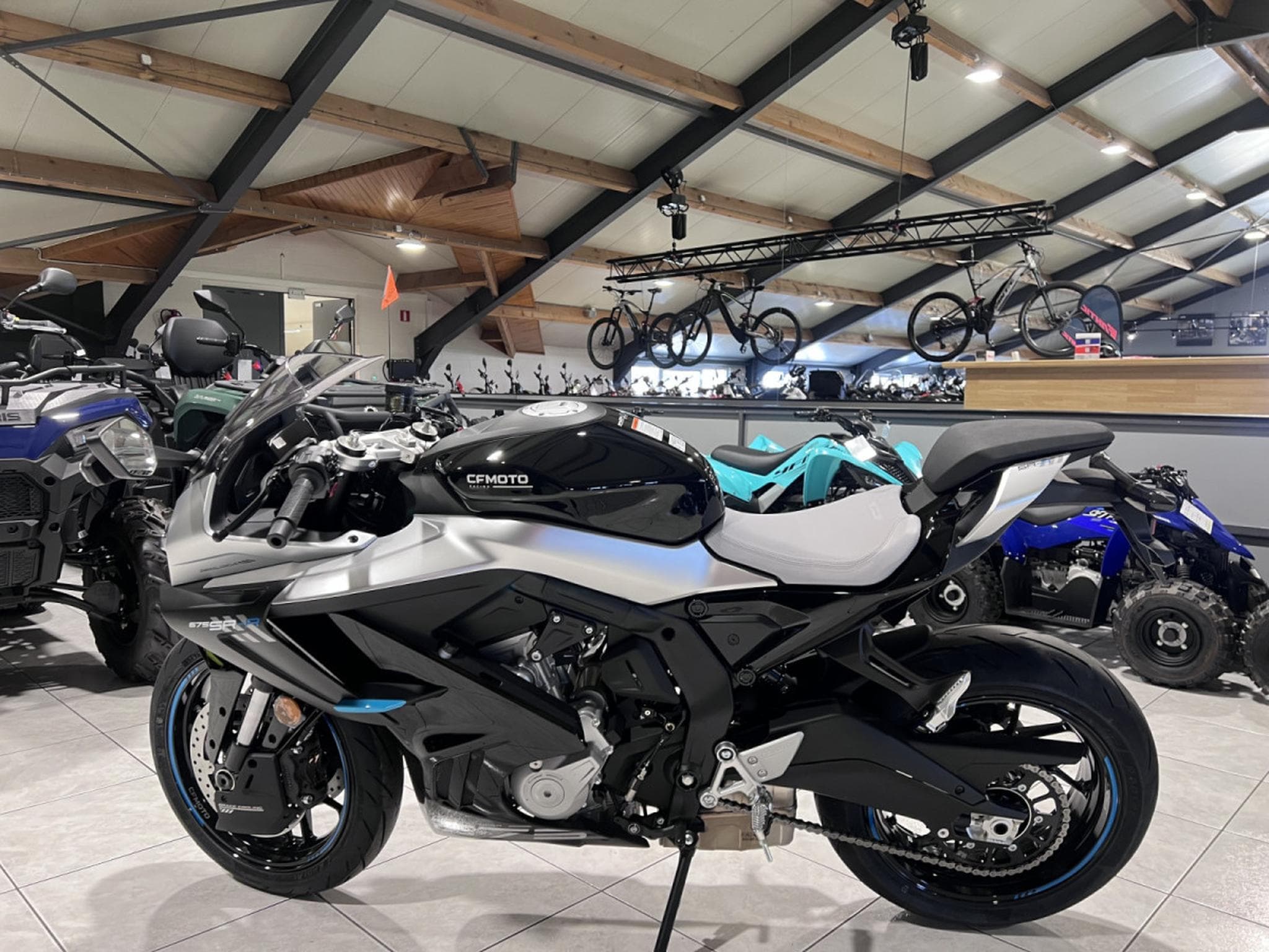 CF Moto 675 SR-R (2026) - Foto 4