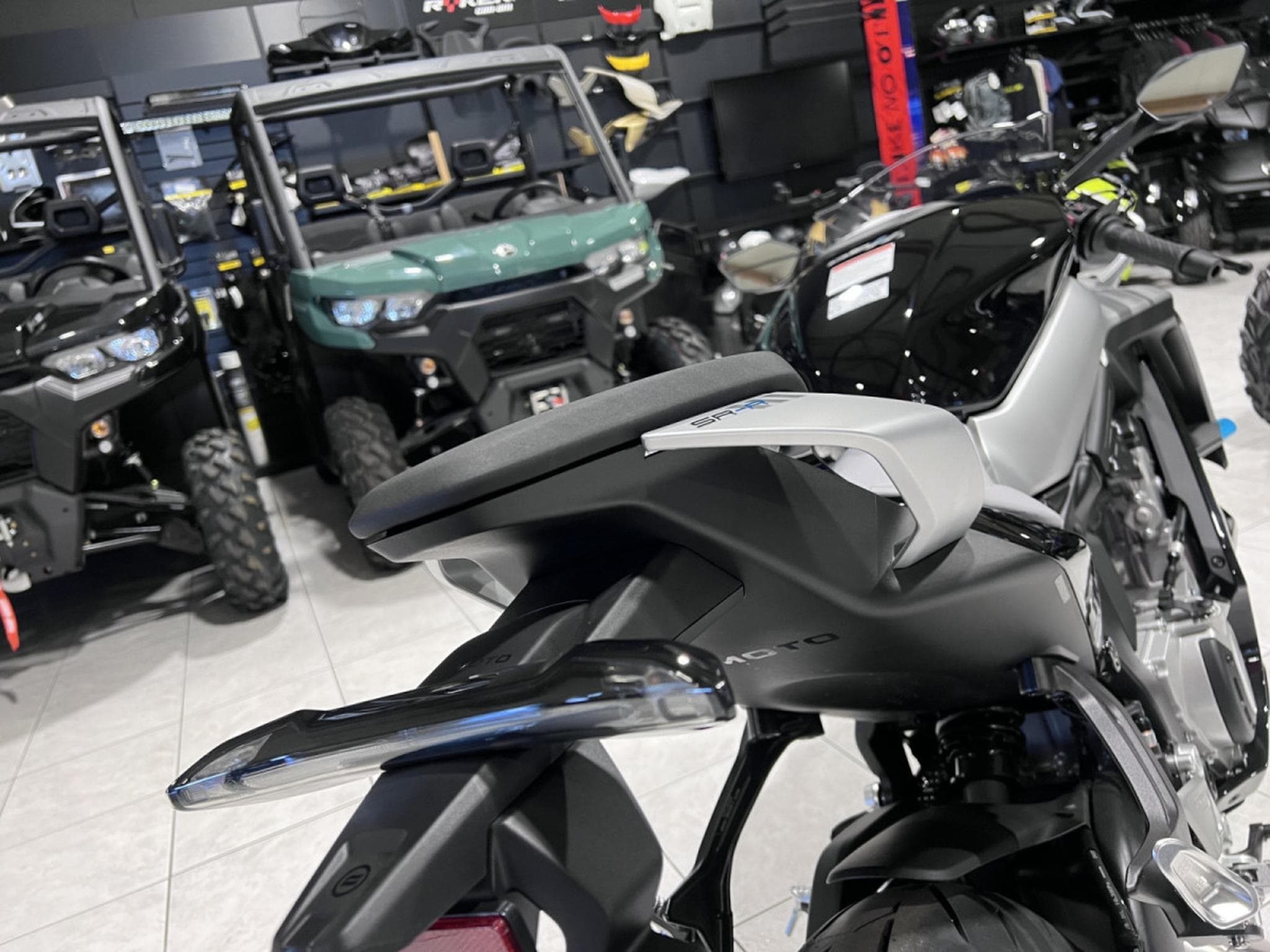 CF Moto 675 SR-R (2026) - Foto 5