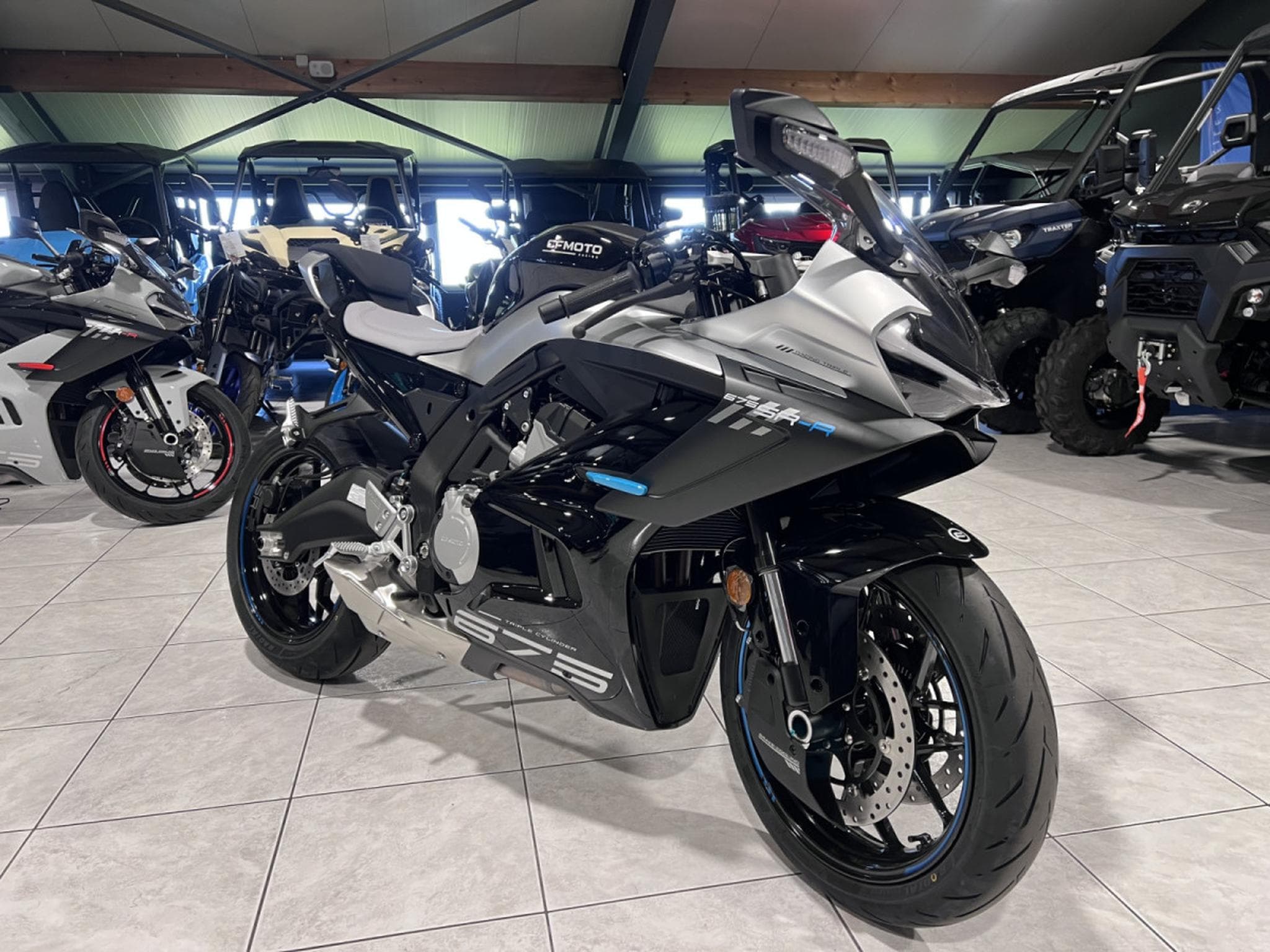 CF Moto 675 SR-R (2026) - Foto 8