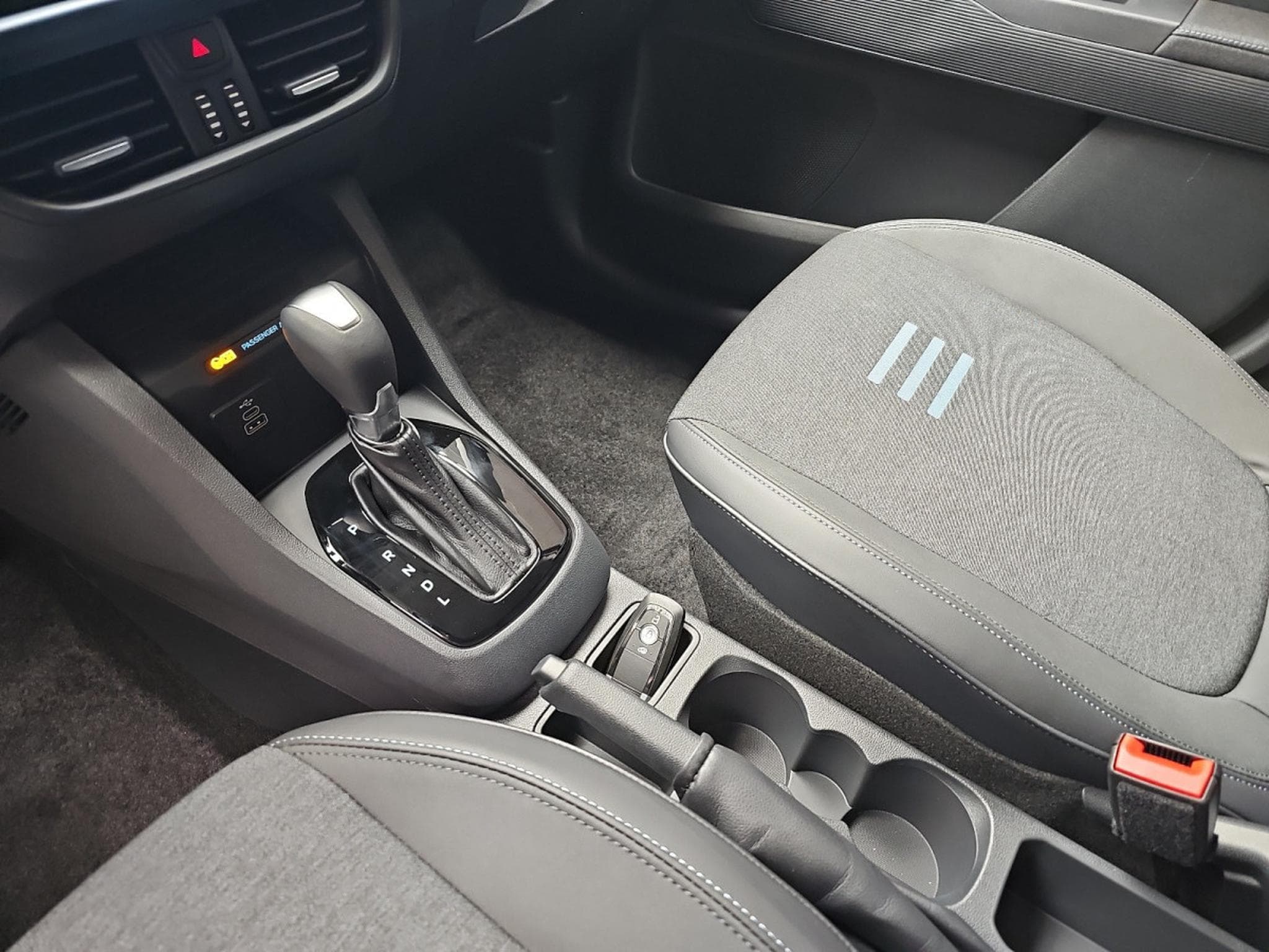 Ford Tourneo 1.0i Ecoboost 126 Active Automatik (2025) - Photo 11