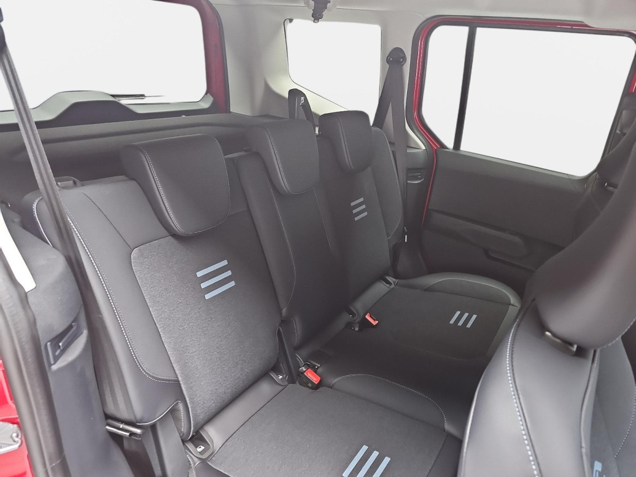 Ford Tourneo 1.0i Ecoboost 126 Active Automatik (2025) - Photo 16