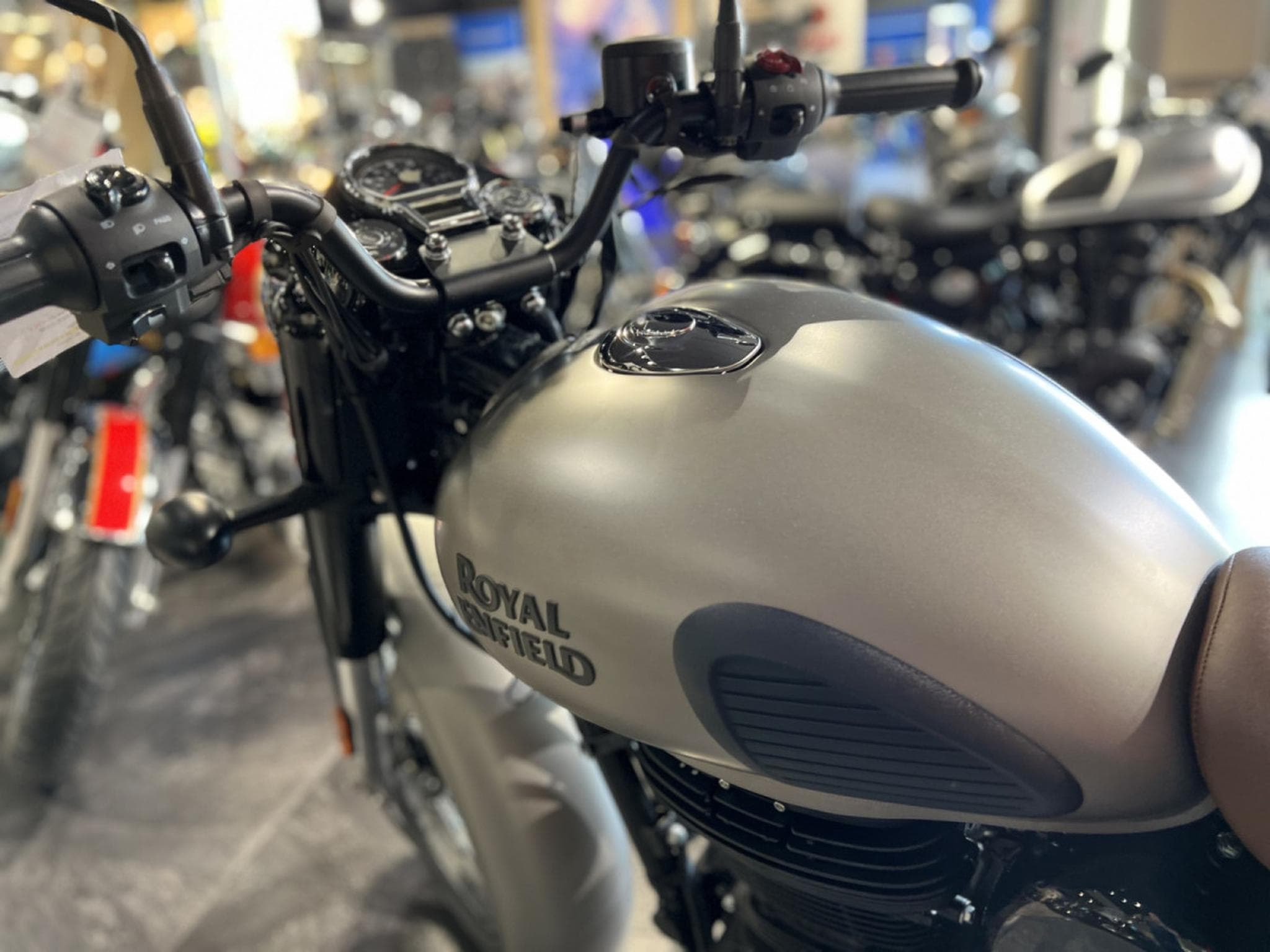 Royal Enfield Classic 350 Grey (2026) - Foto 5
