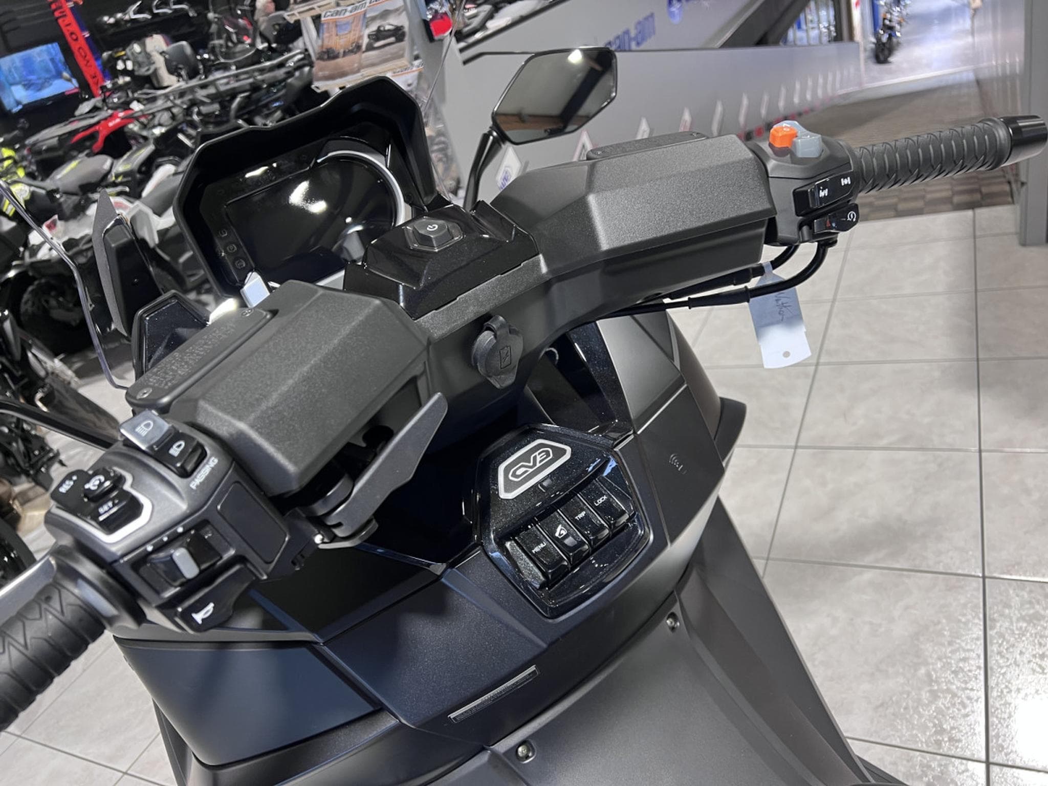 Kymco CV3 550 immatriculée 0 kilomètres (2026) - Foto 6