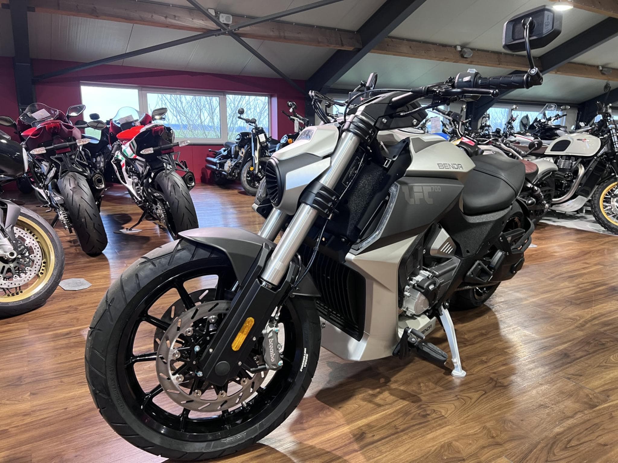 Benda LFC 700 (2025) - Foto 2