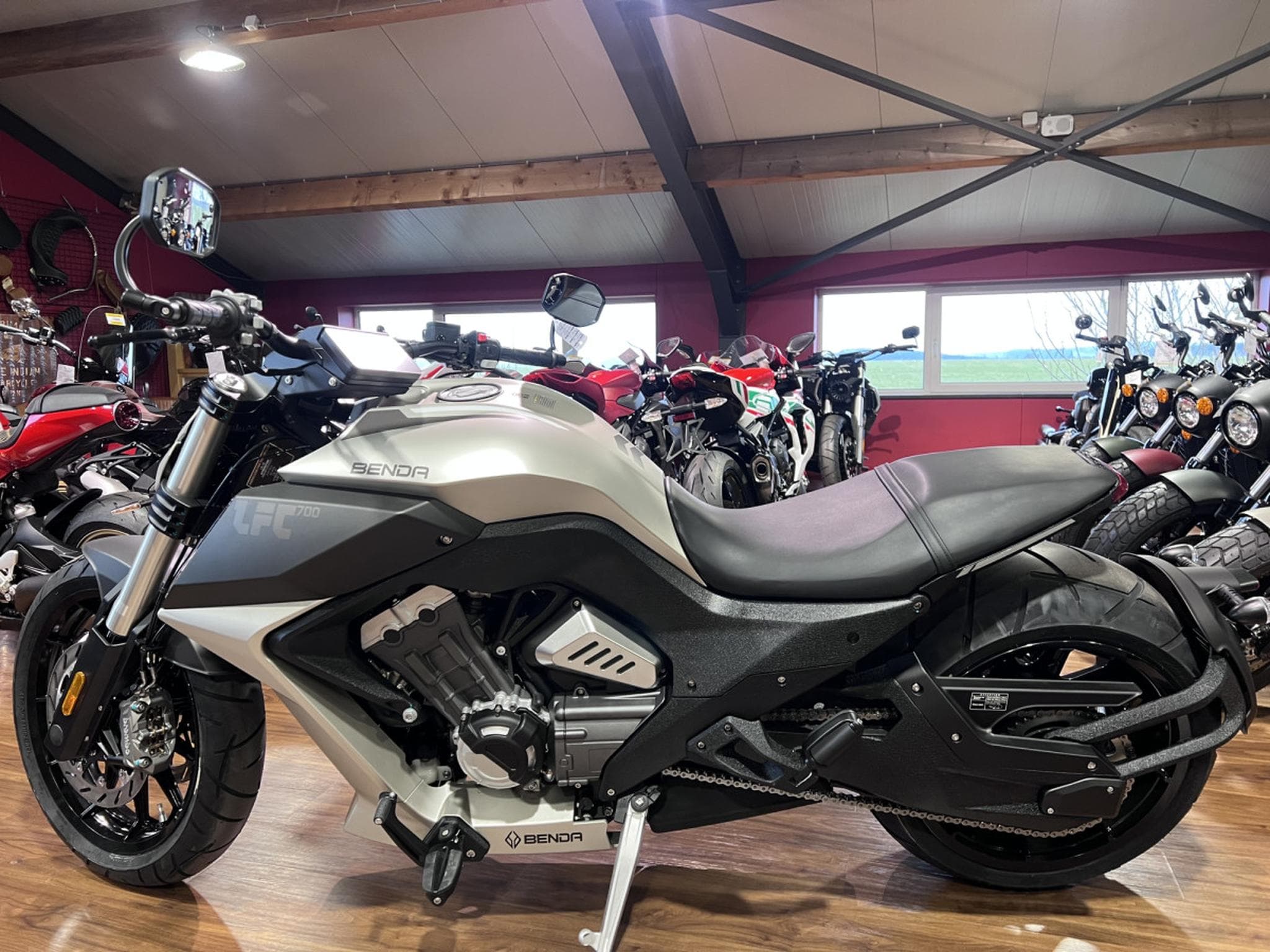 Benda LFC 700 (2025) - Foto 4