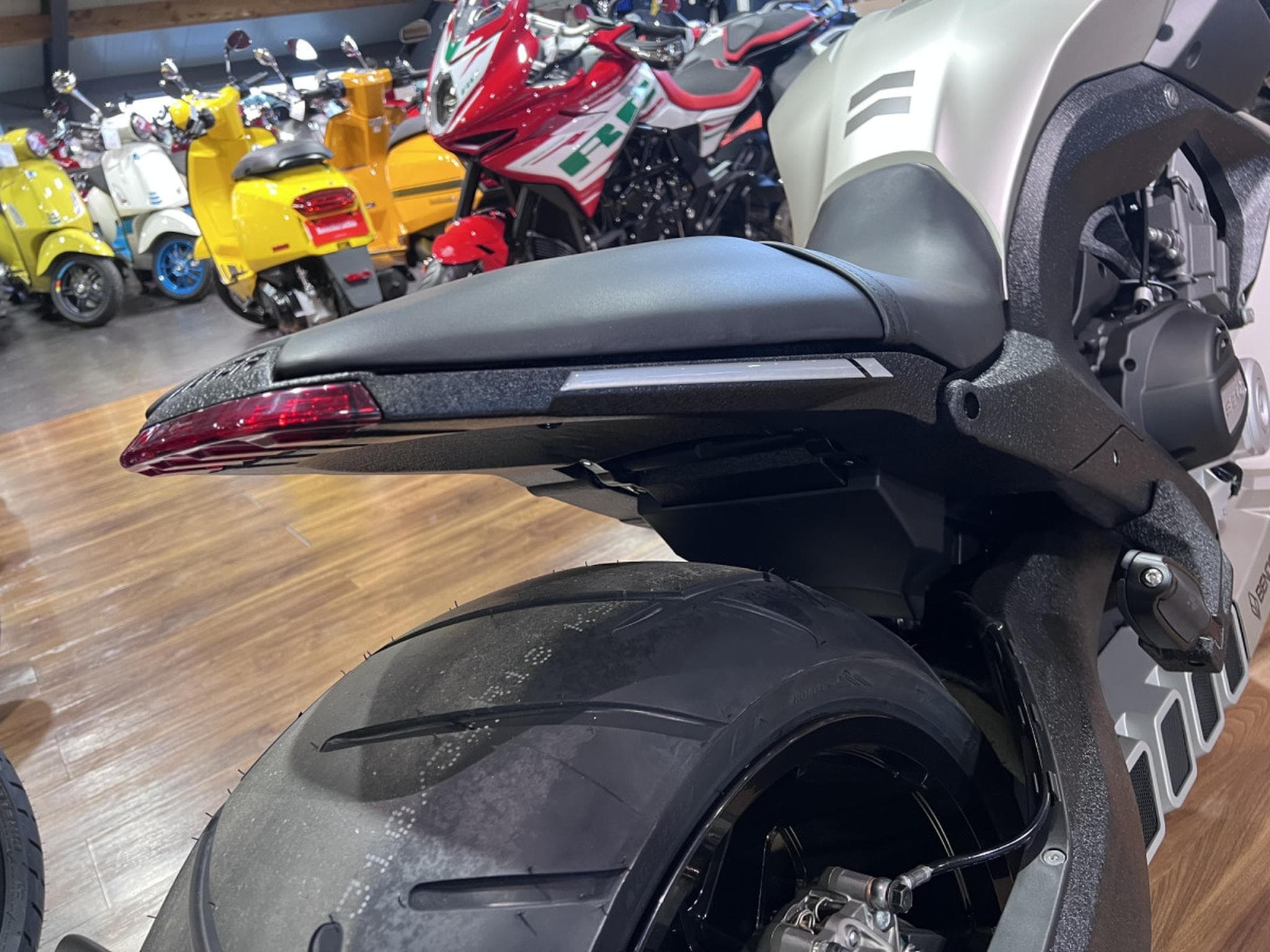 Benda LFC 700 (2025) - Foto 5