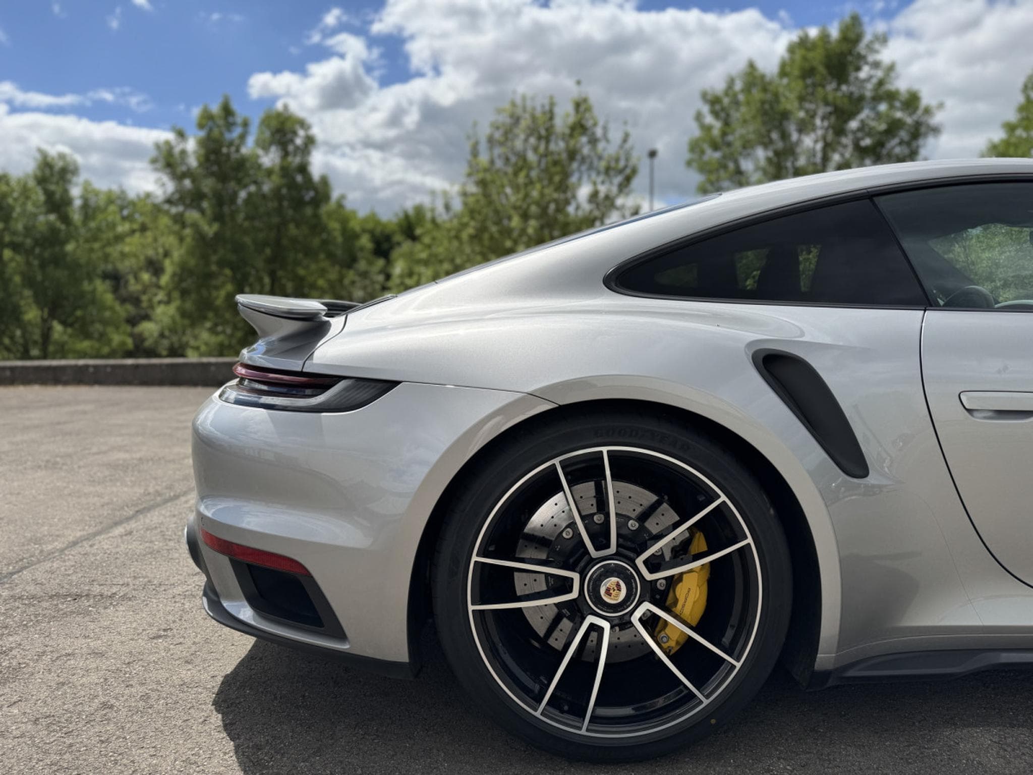 Porsche 911 Turbo S type 992 (2020) - Photo 10