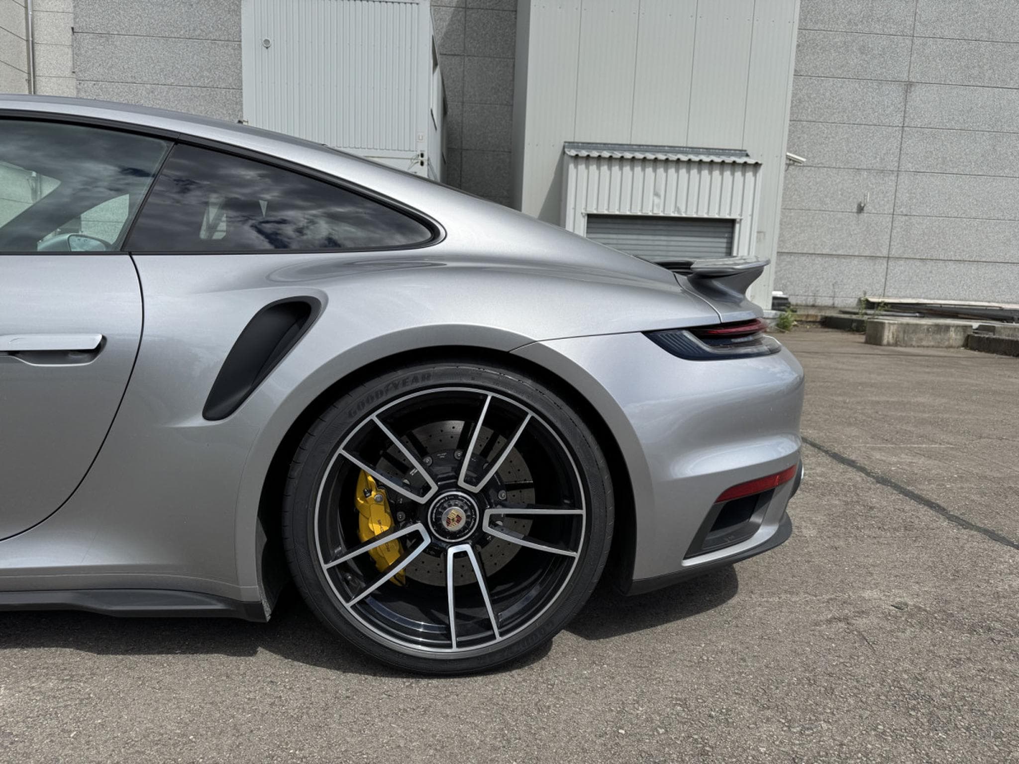 Porsche 911 Turbo S type 992 (2020) - Photo 9