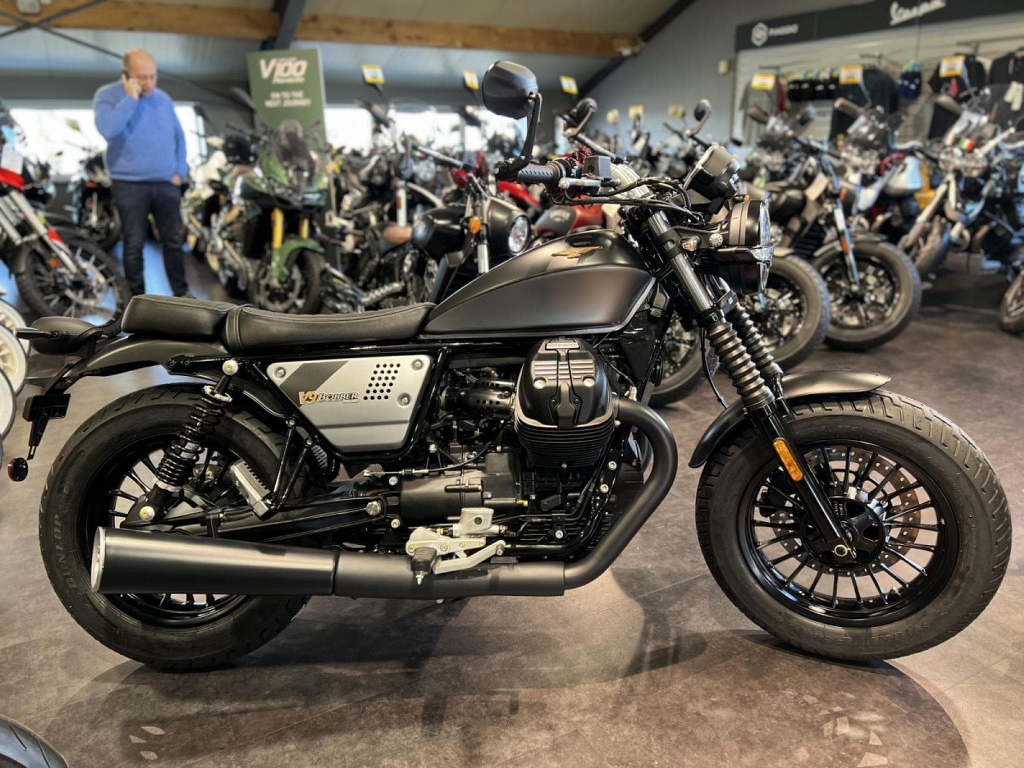Moto Guzzi V9 Bobber Special Edition (2025) - Photo 1