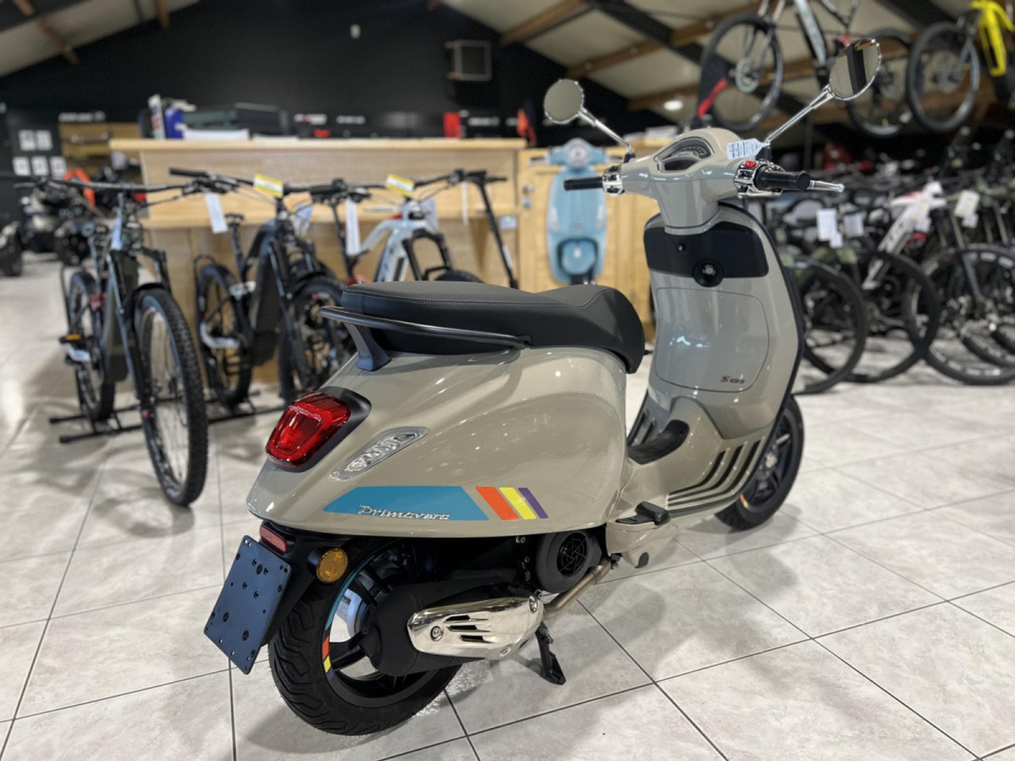 Vespa Primavera S beige (2026) - Photo 3