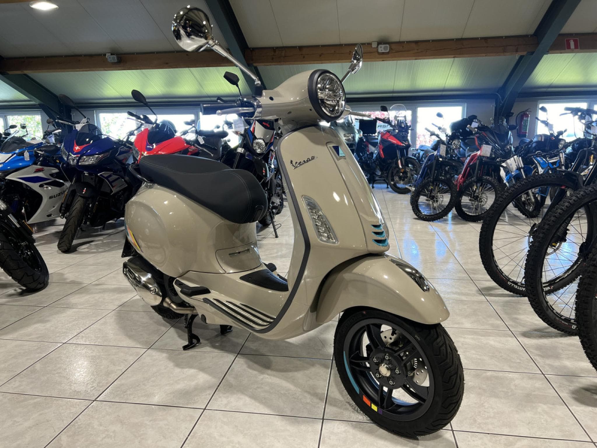 Vespa Primavera S beige (2026) - Photo 7
