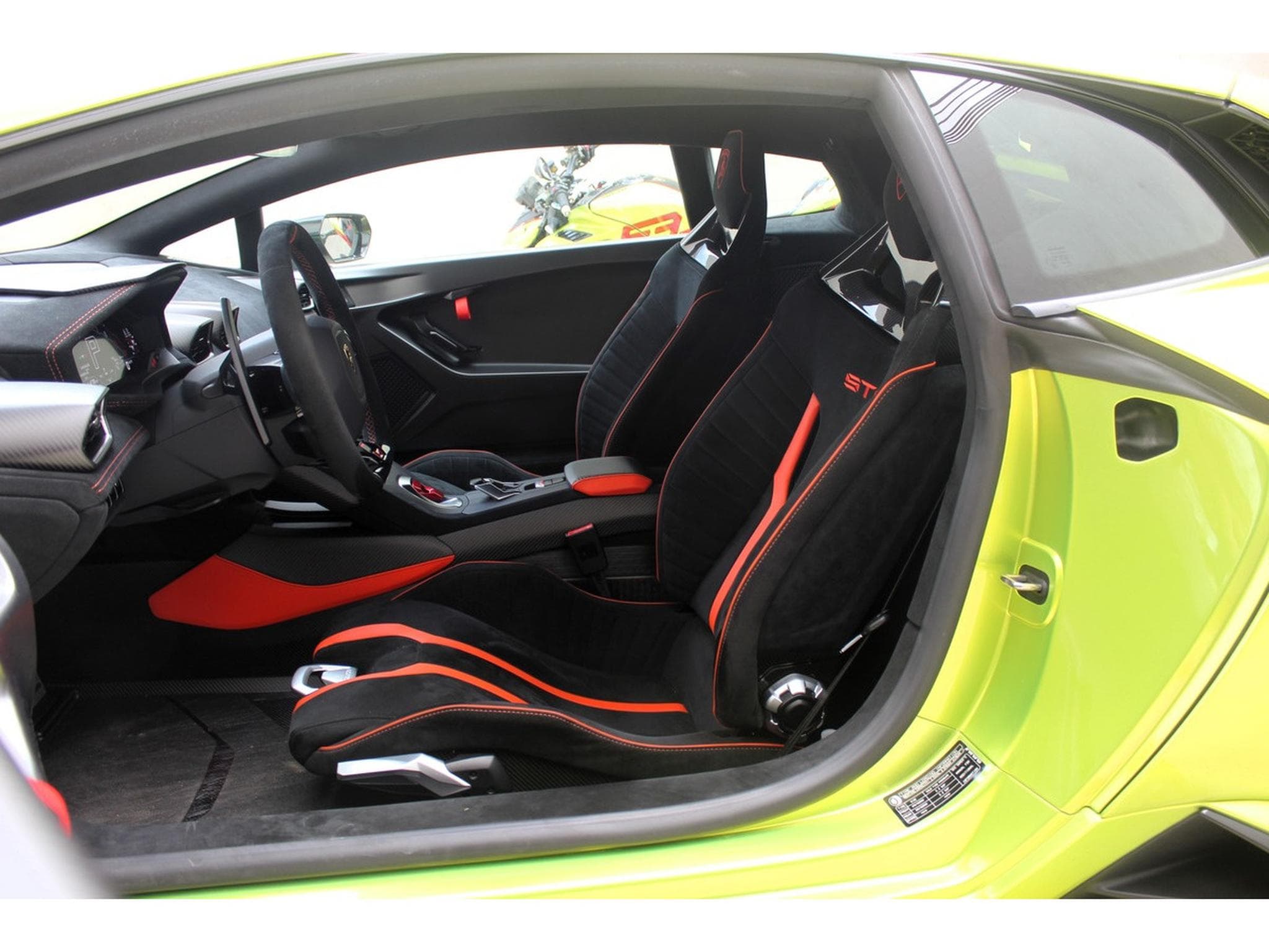 Lamborghini Huracán STO 5.2 V10 640 RWD LDF7 (2022) - Photo 7