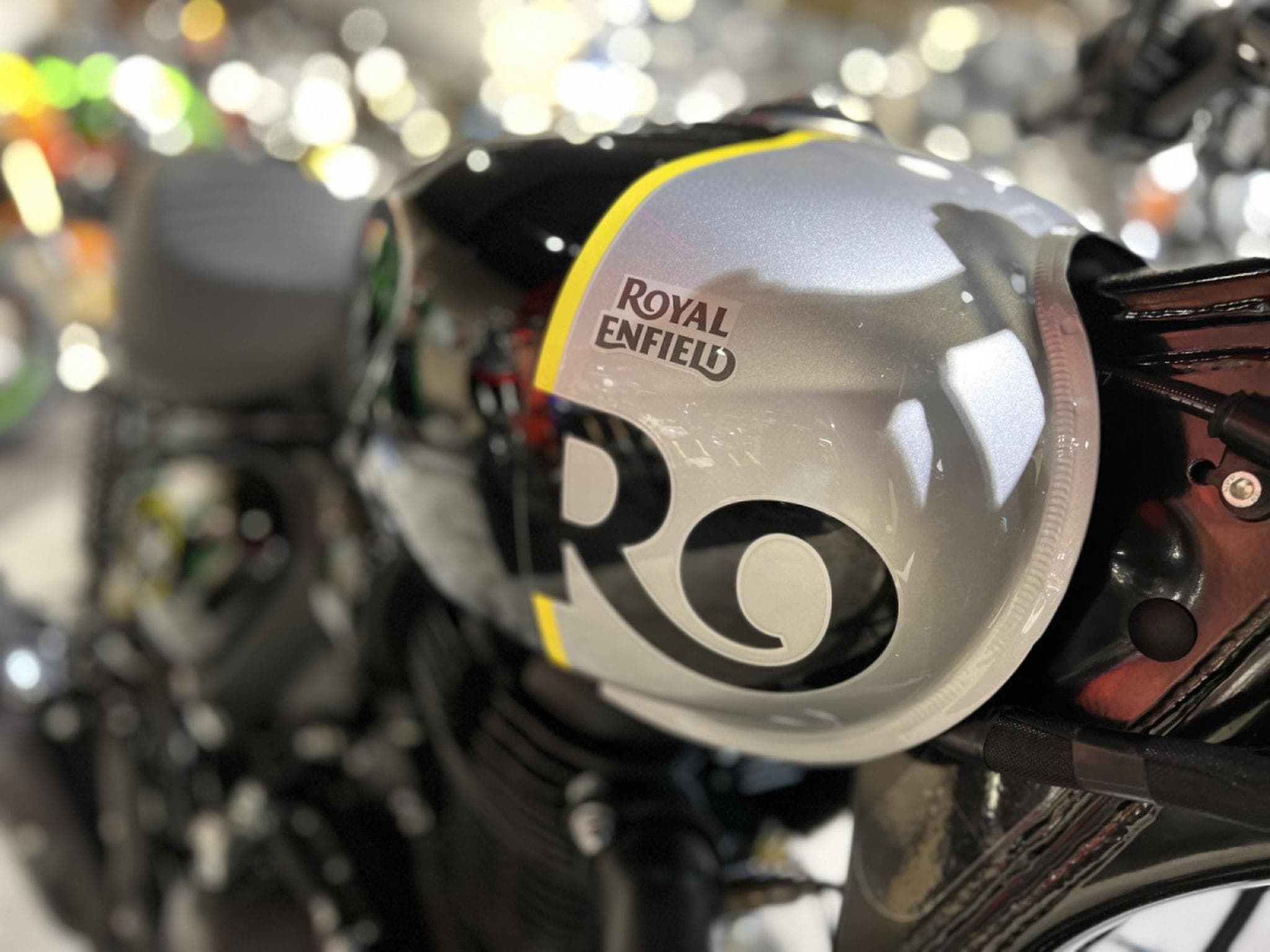 Royal Enfield Hunter 350 REBEL BLACK (2026) - Foto 6