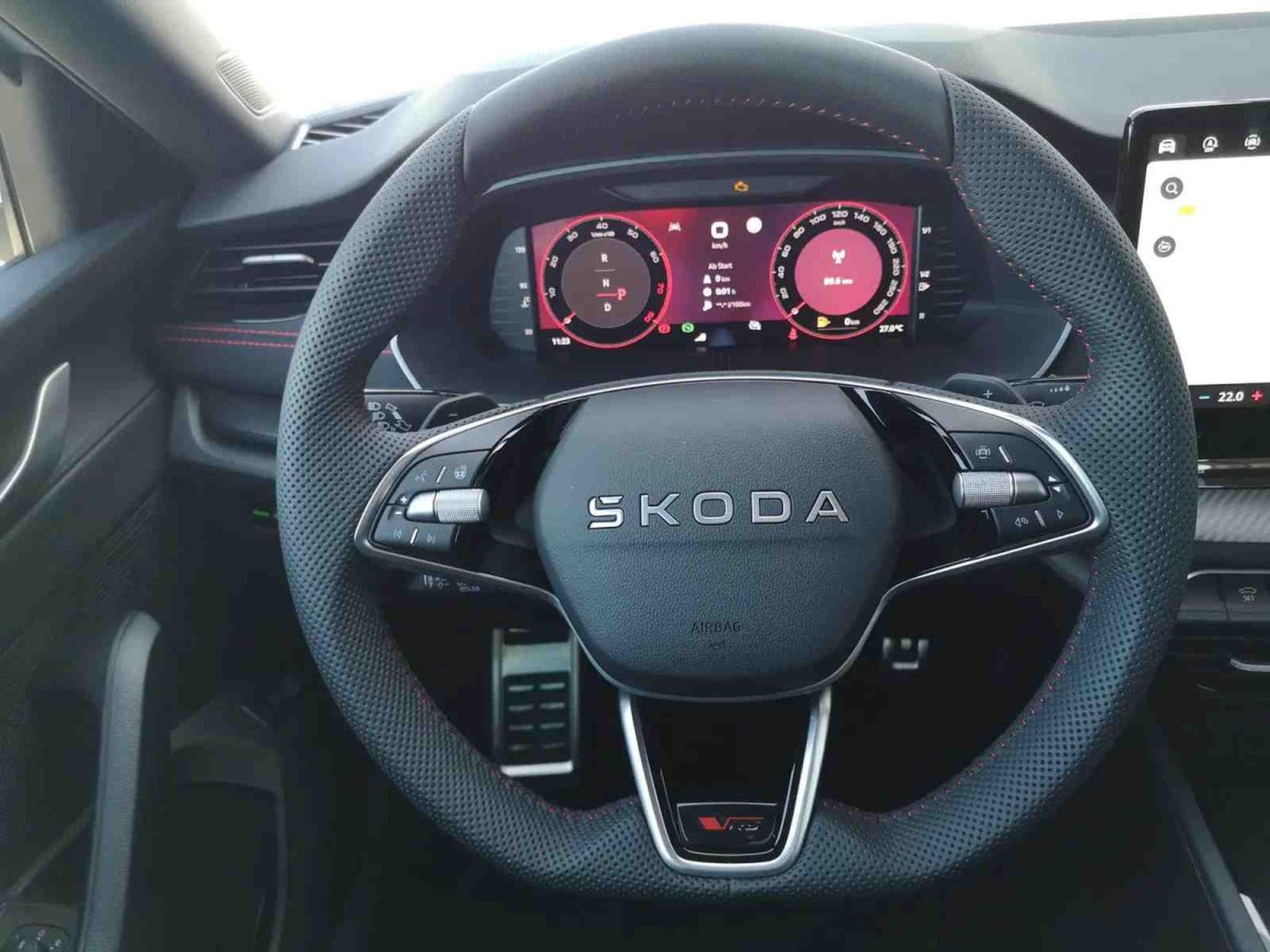 Skoda Octavia 2.0 TSi DSG 265 RS (2025) - Foto 8