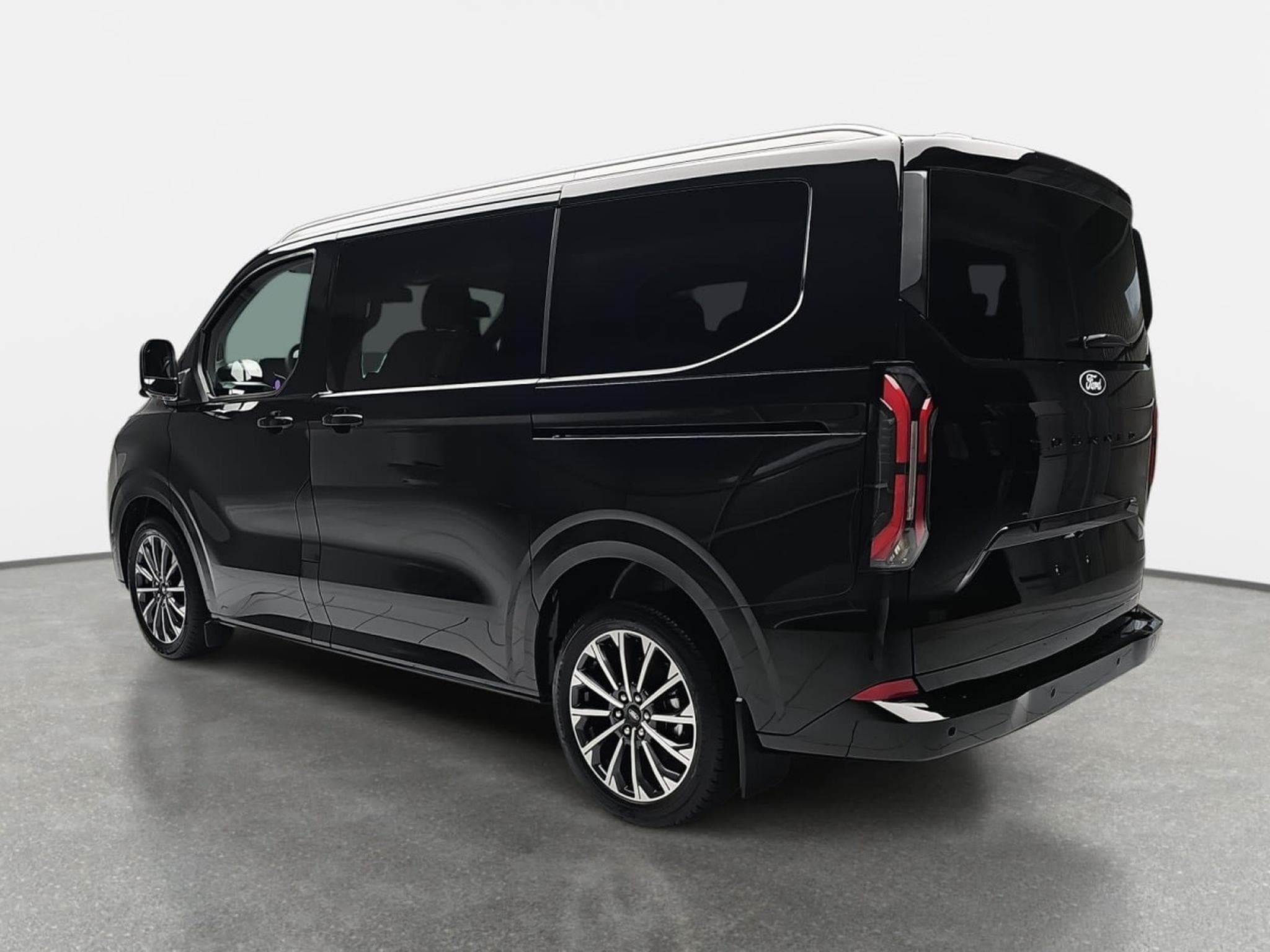 Ford Tourneo 2.0 TDCI ECOBLUE 170 L1 Titanium X (2026) - Photo 5