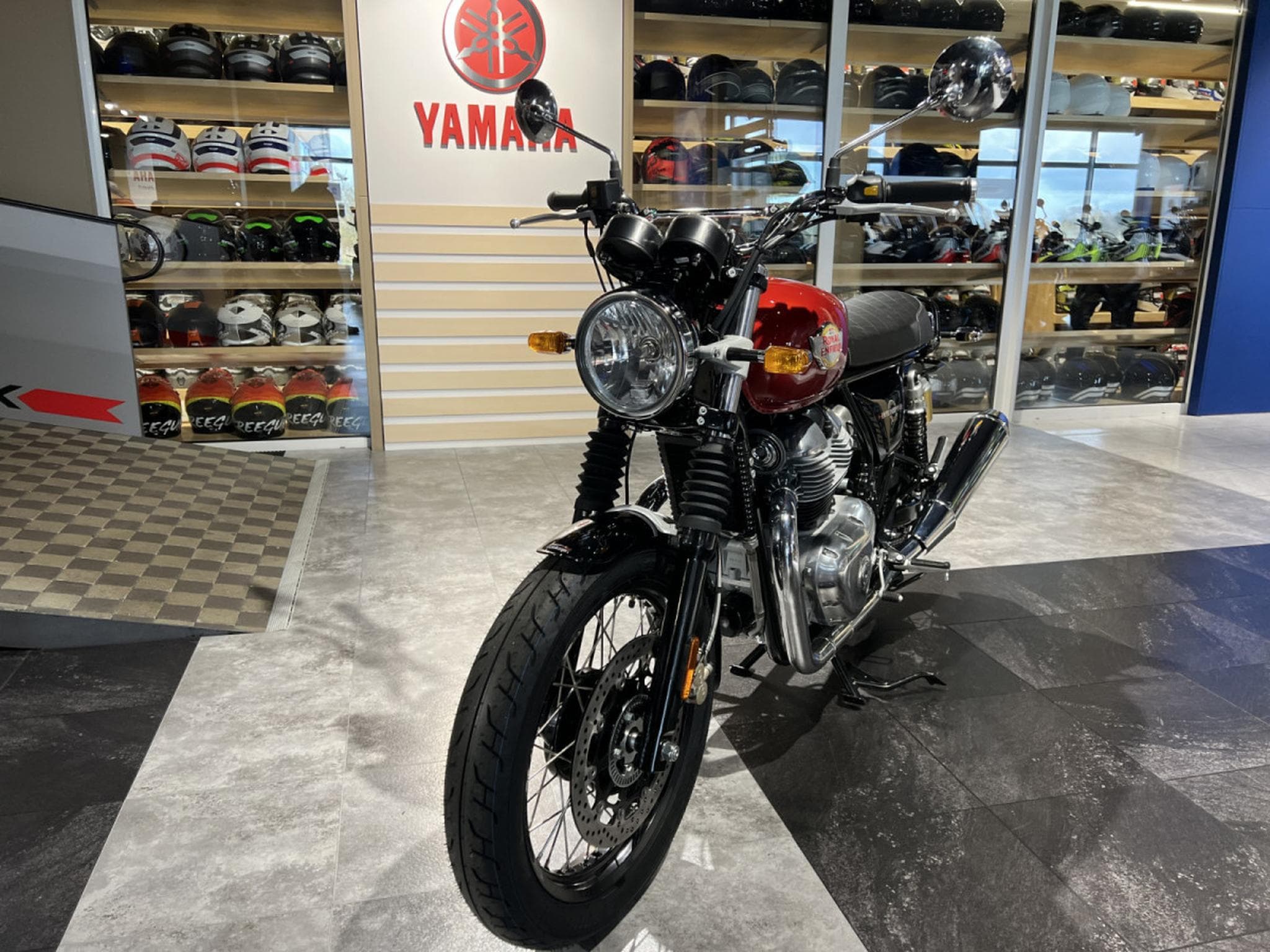 Royal Enfield Interceptor Canyon Red (2025) - Photo 2