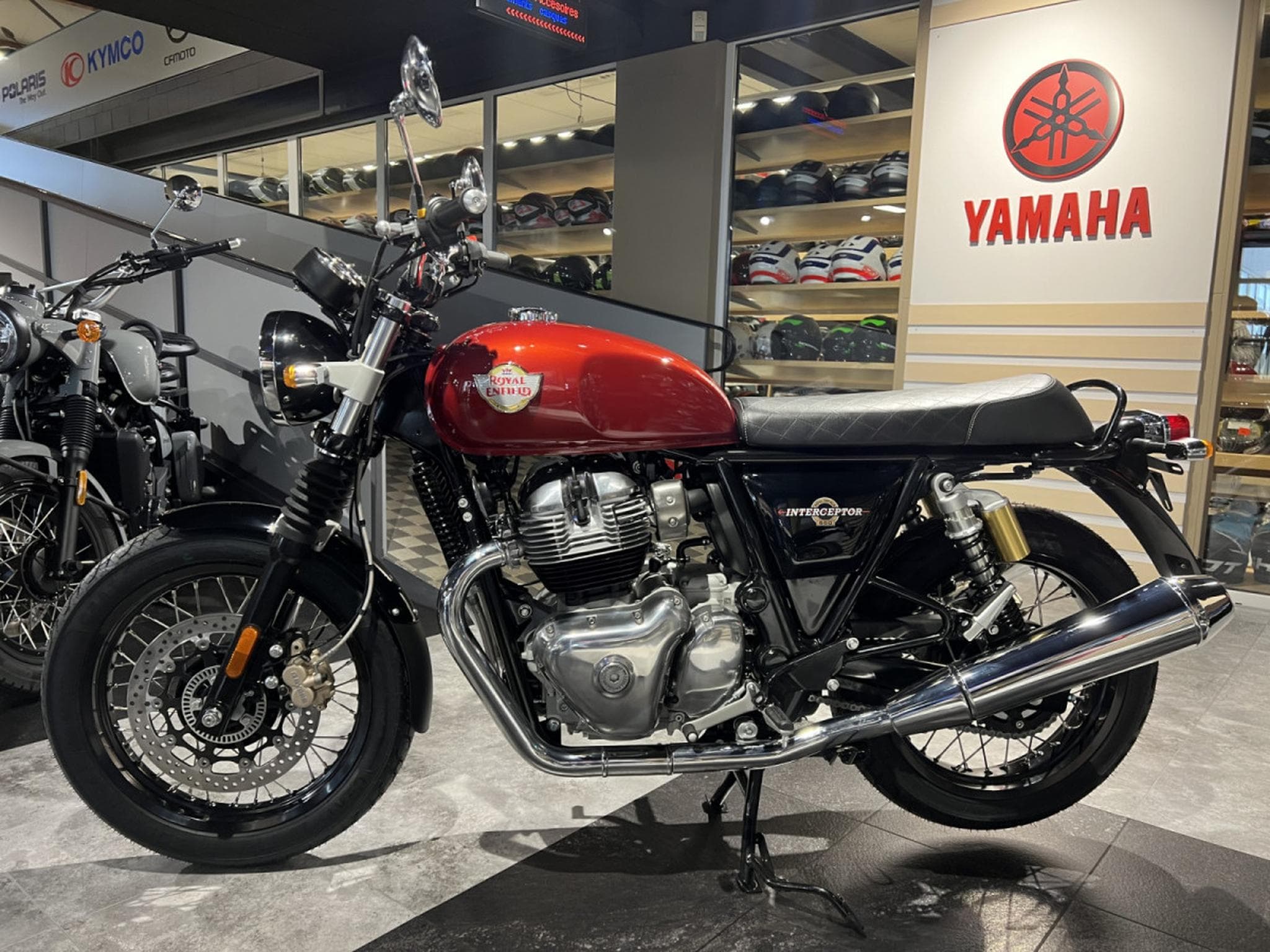 Royal Enfield Interceptor Canyon Red (2025) - Photo 4