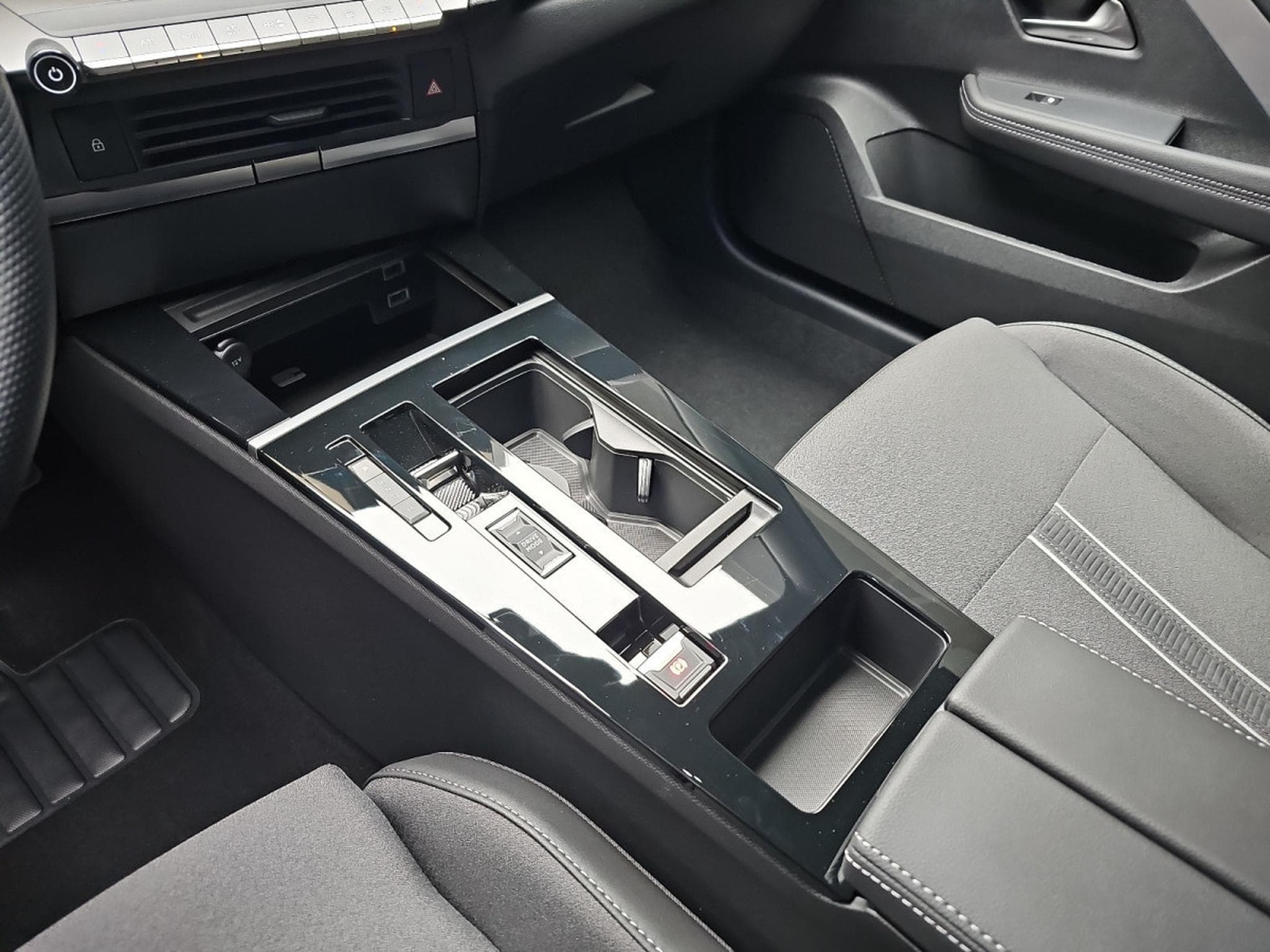 Opel Astra 1.2 TURBO 130 AUTO GS (2025) - Photo 12