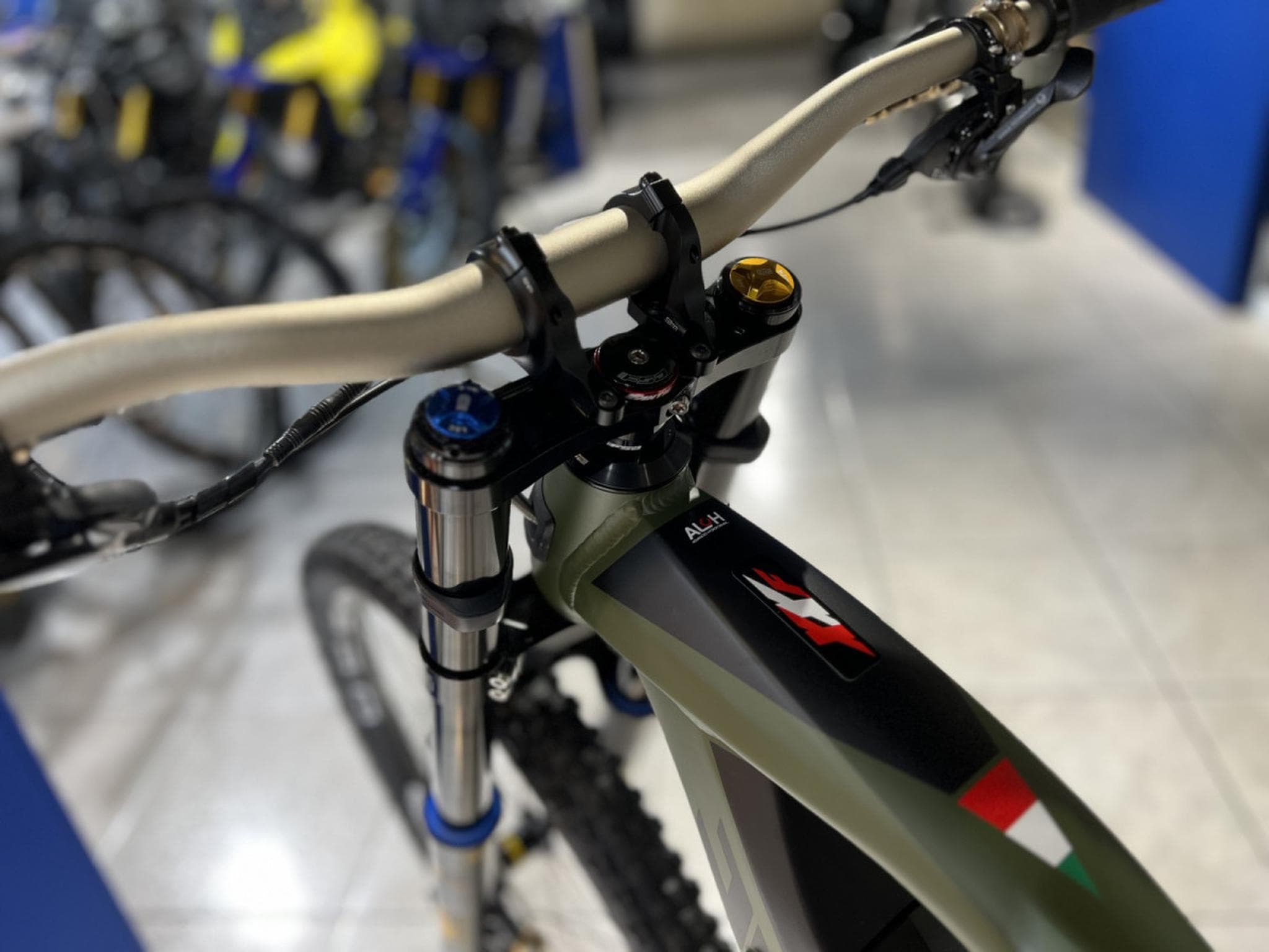 Fantic XXF 2.0 FACTORY Öhlins taille M 720Wh, 29''-27,5'', freins 4 pis (2026) - Foto 5