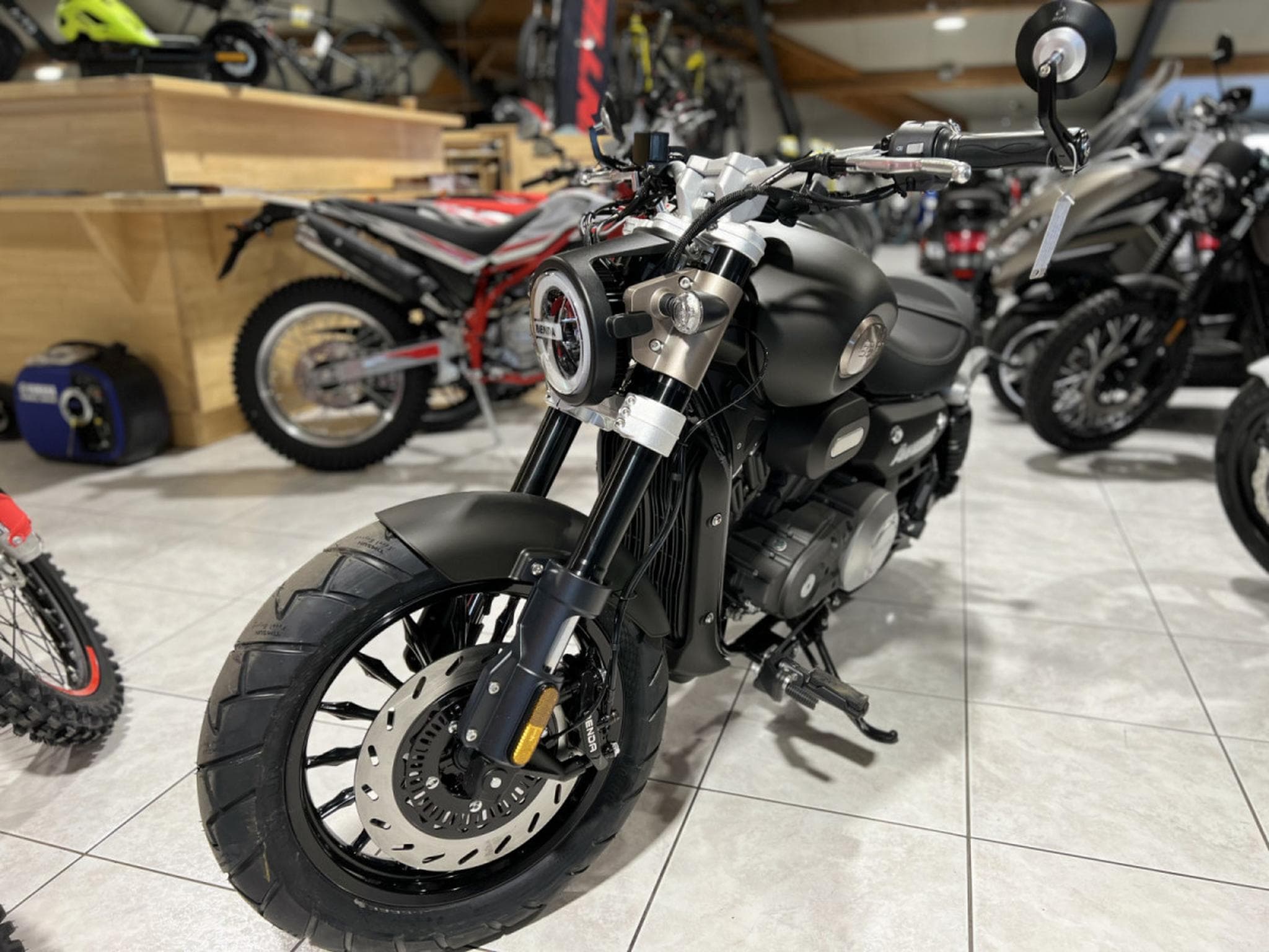 Benda Avengers 300 (2025) - Foto 2