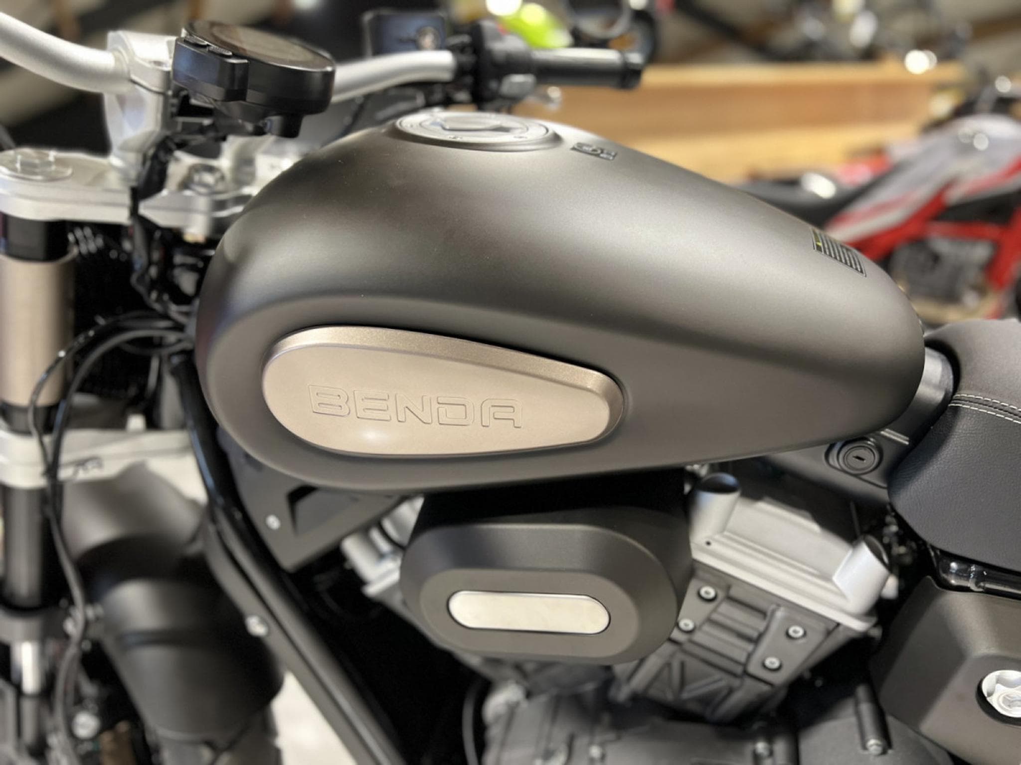 Benda Avengers 300 (2025) - Foto 5