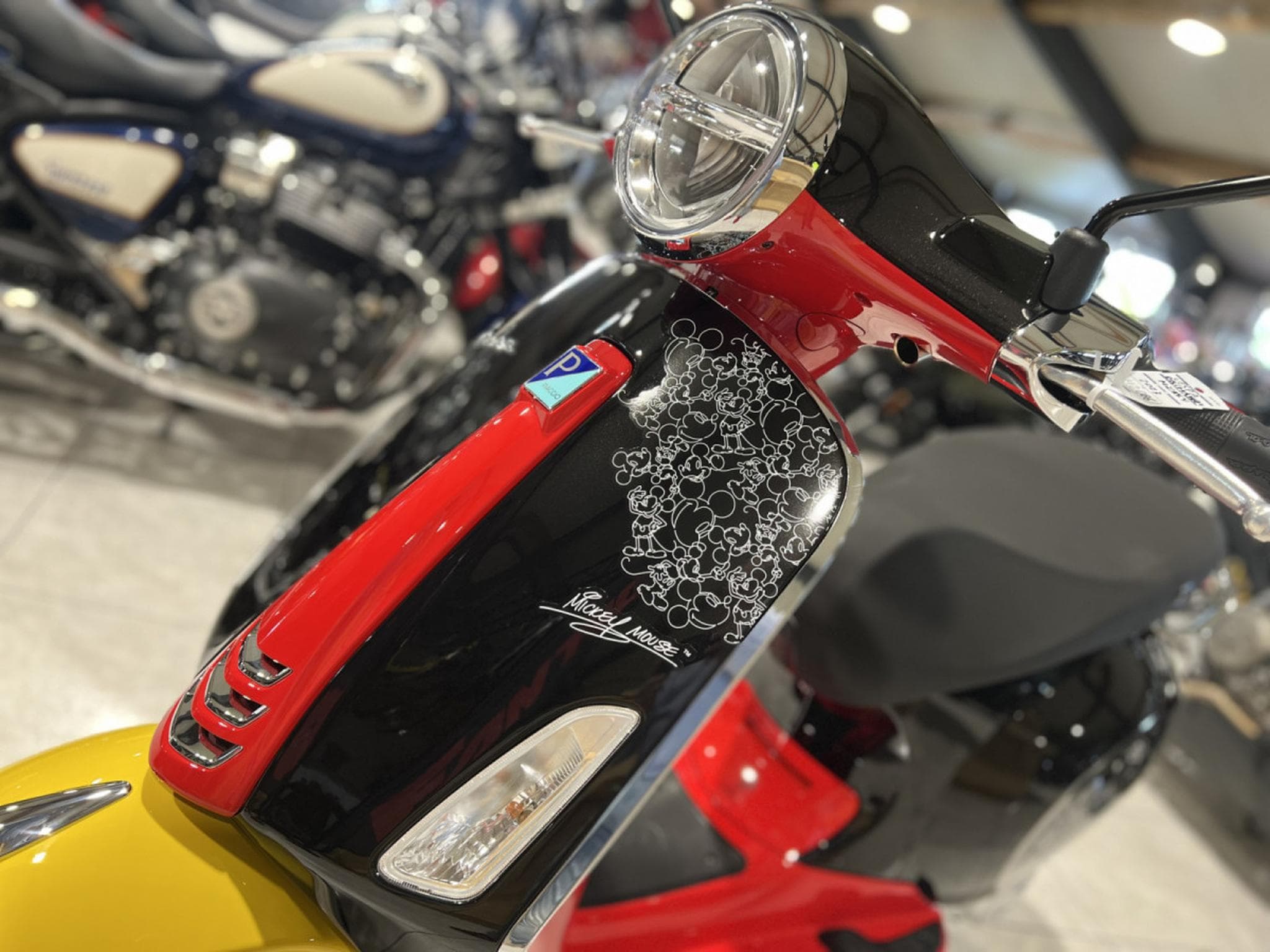 Vespa Primavera Mickey Mouse Edition 4T  classe B 45 Km/h (2025) - Foto 6