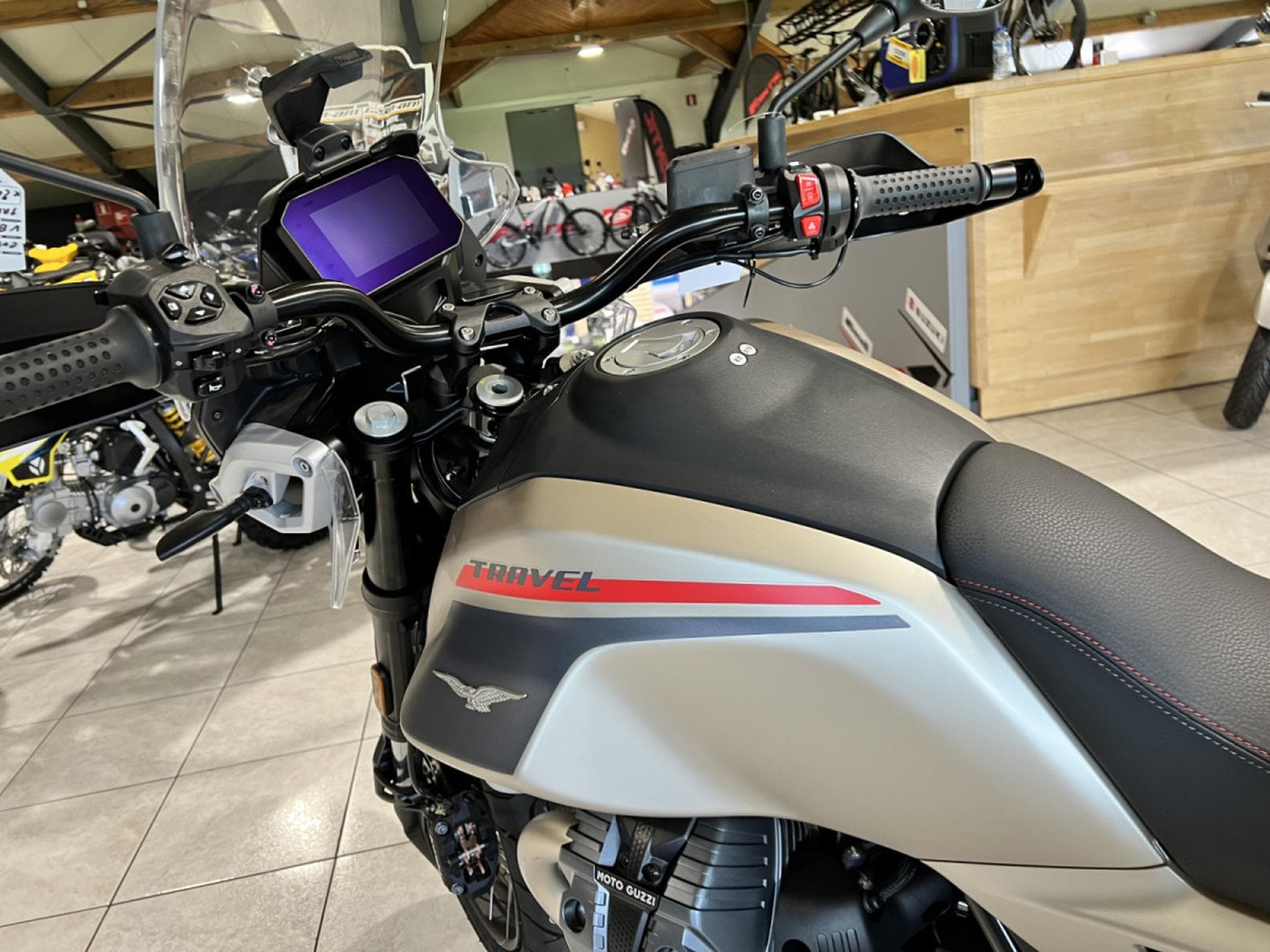 Moto Guzzi V85 TT TRAVEL (2026) - Foto 6