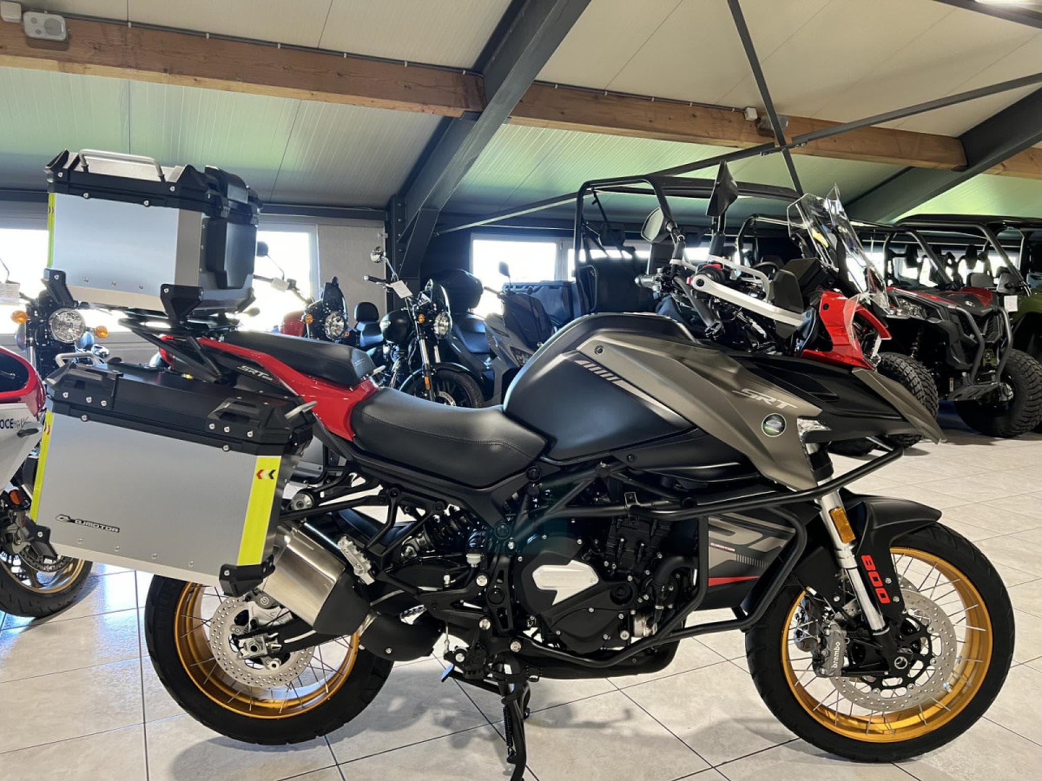 QJmotor SRT 800 SX TOURING (2026) - Foto 1